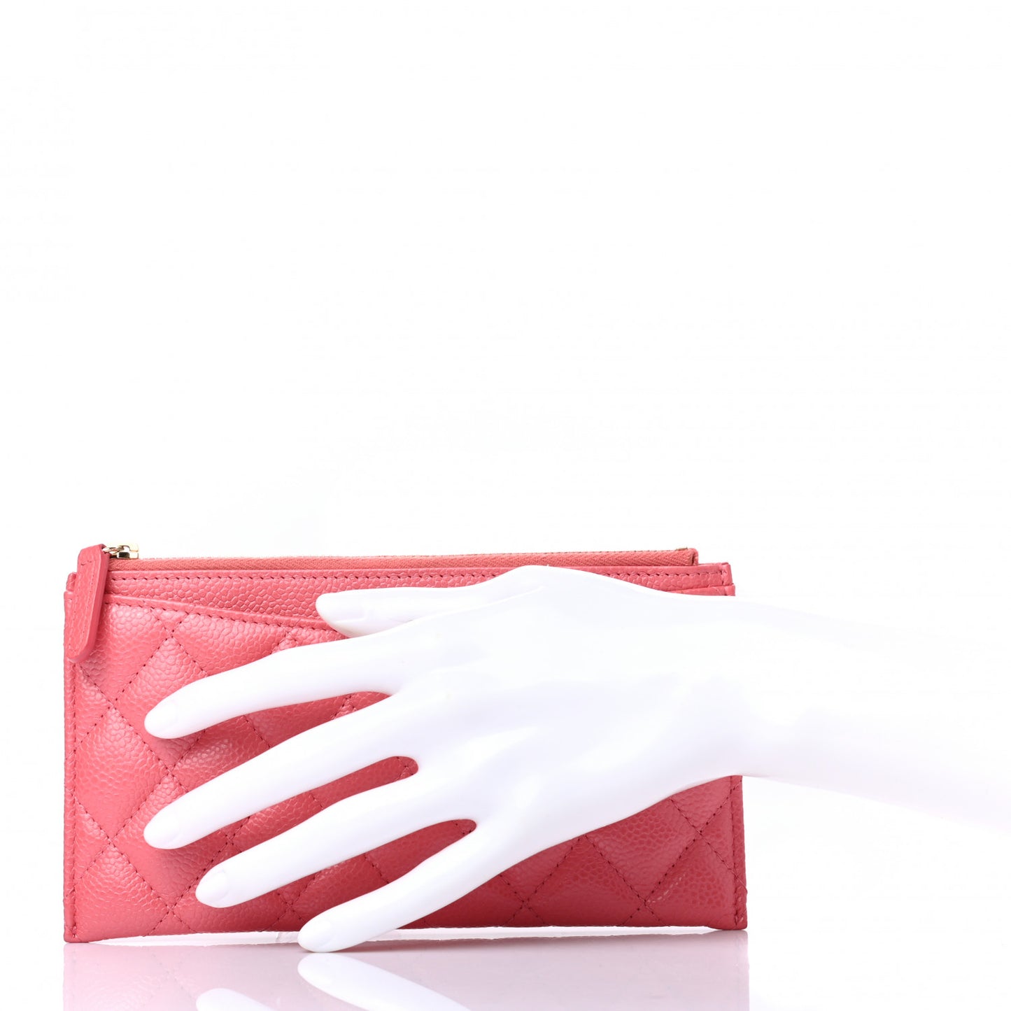 Iridescent Caviar Quilted Classic Zip Pouch Pink