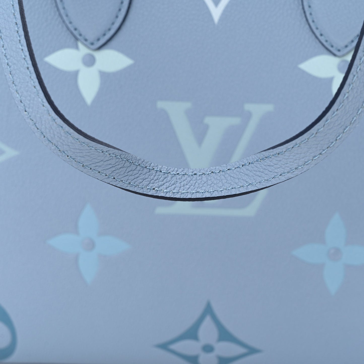 Empreinte Monogram Giant By The Pool Onthego MM Summer Blue