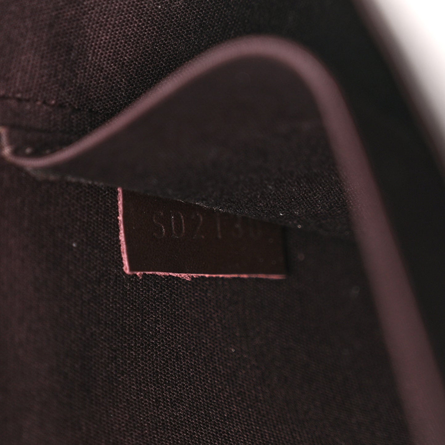 Vernis Pochette Felicie Chain Wallet Amarante