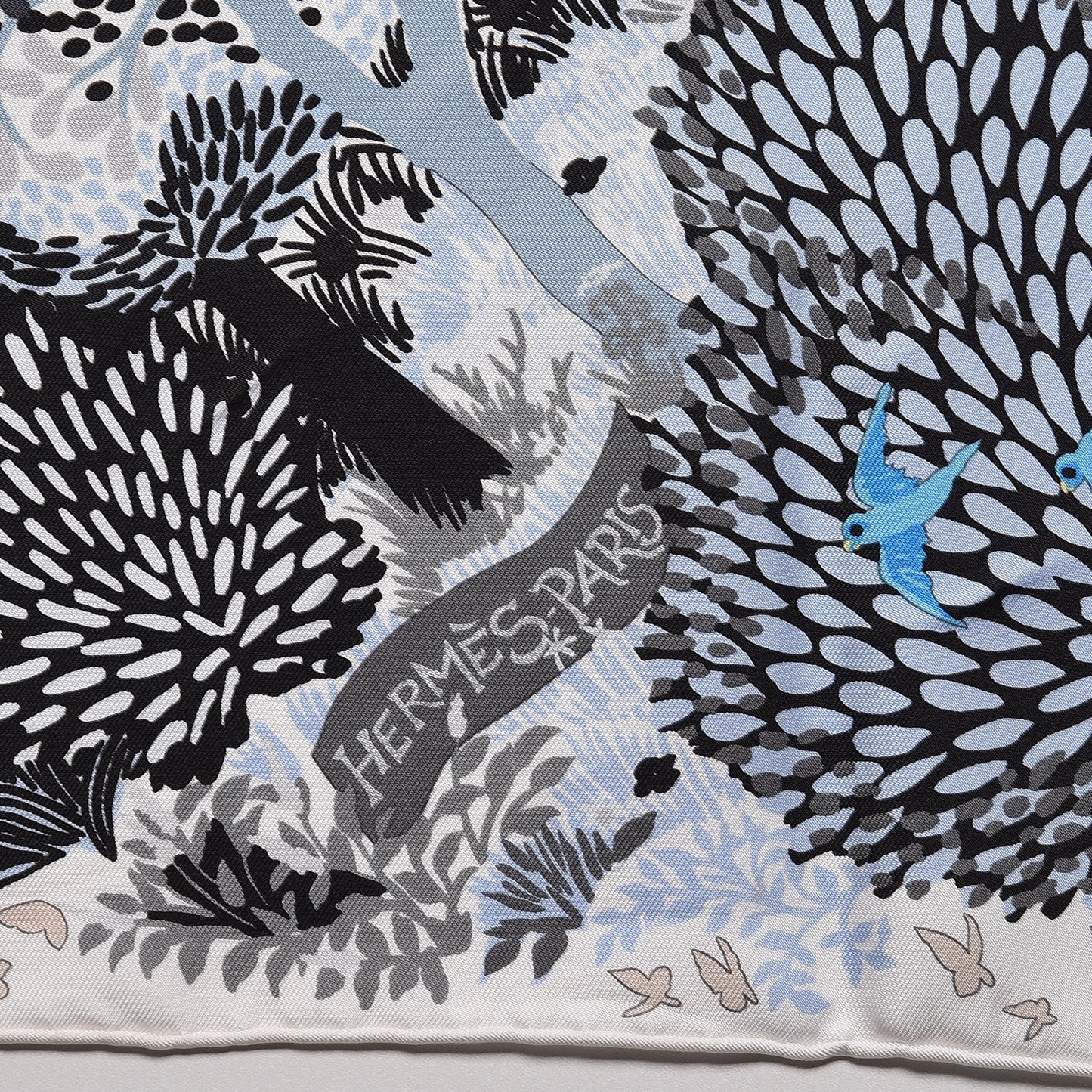 Silk Dans Un Jardin Anglais Scarf 90 White Ciel Black