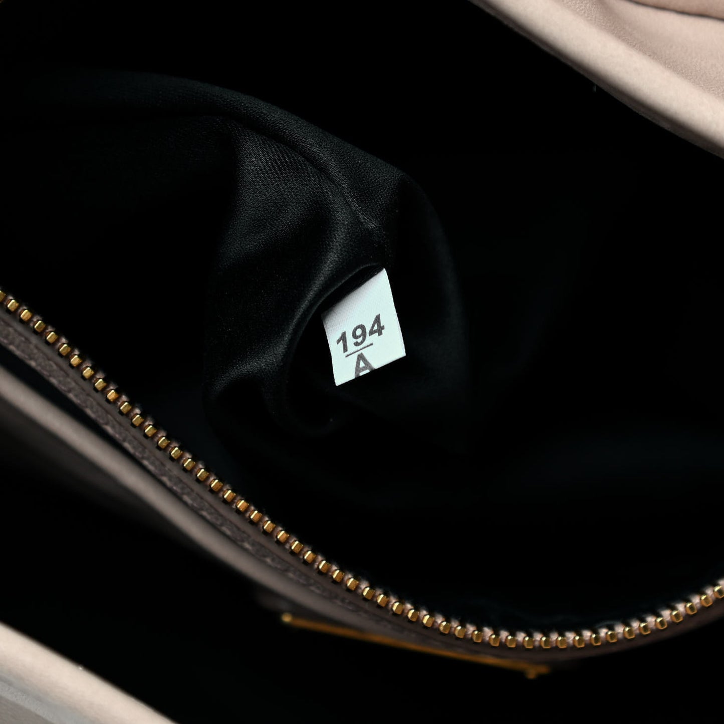 Nappa Matelasse Coffer Hobo Cammeo