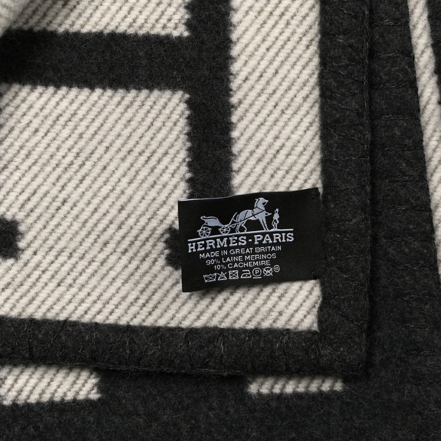Wool Cashmere Signature Avalon Blanket Black