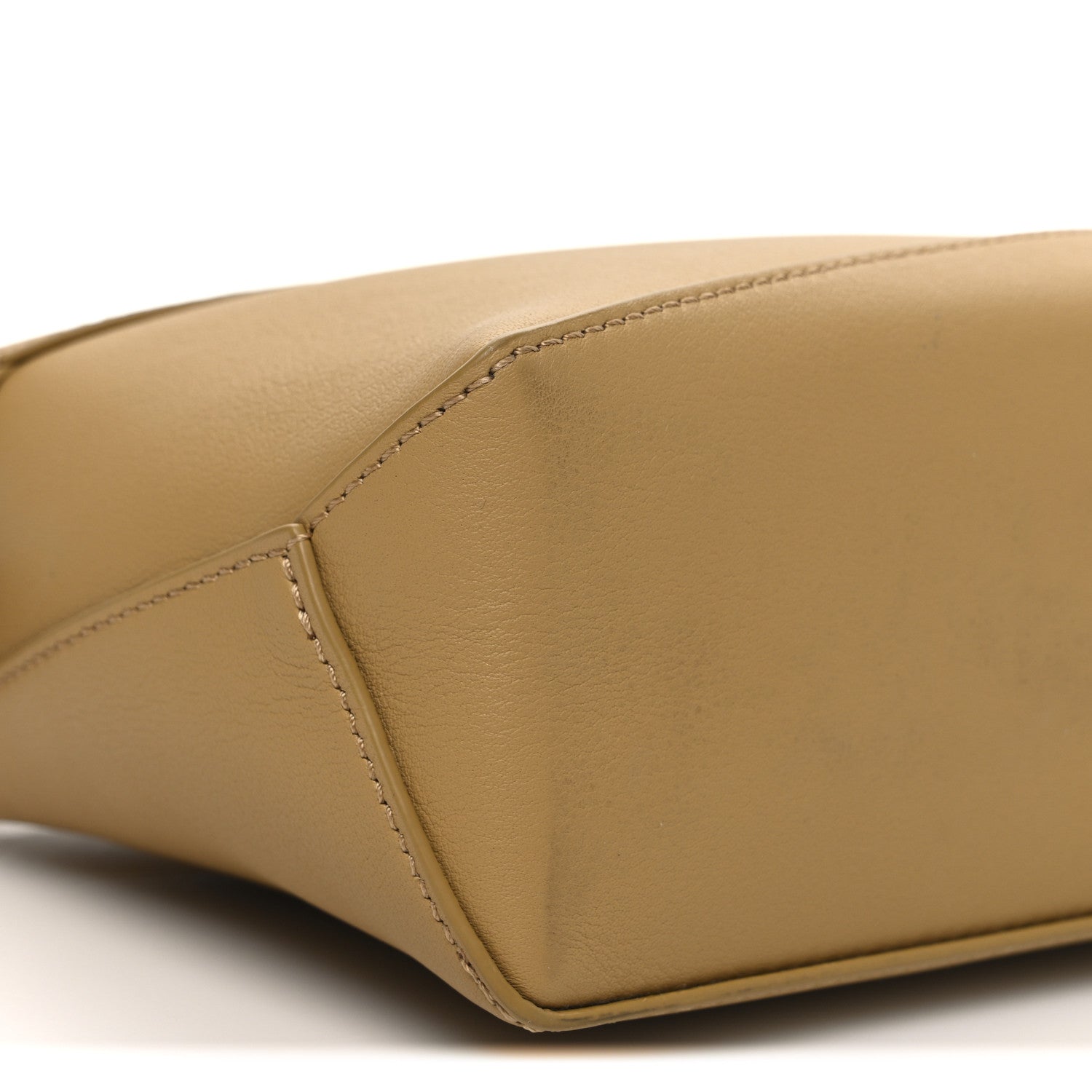 LOEWE レザーケース ベージュ Loewe Calfskin Mini Puzzle Edge Bag Sahara 1744206 – FASHIONPHILE