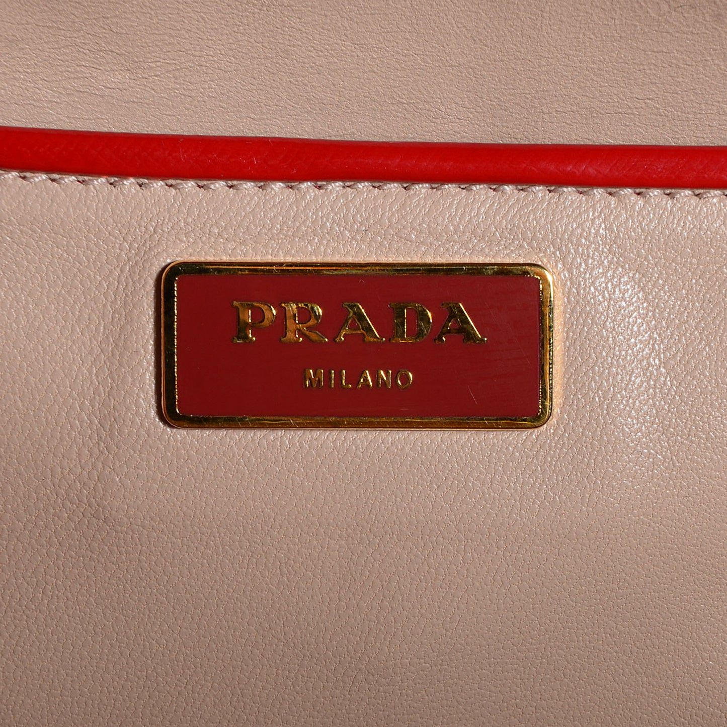 Saffiano Vernice Pyramid Bag Rosso Geranio Black