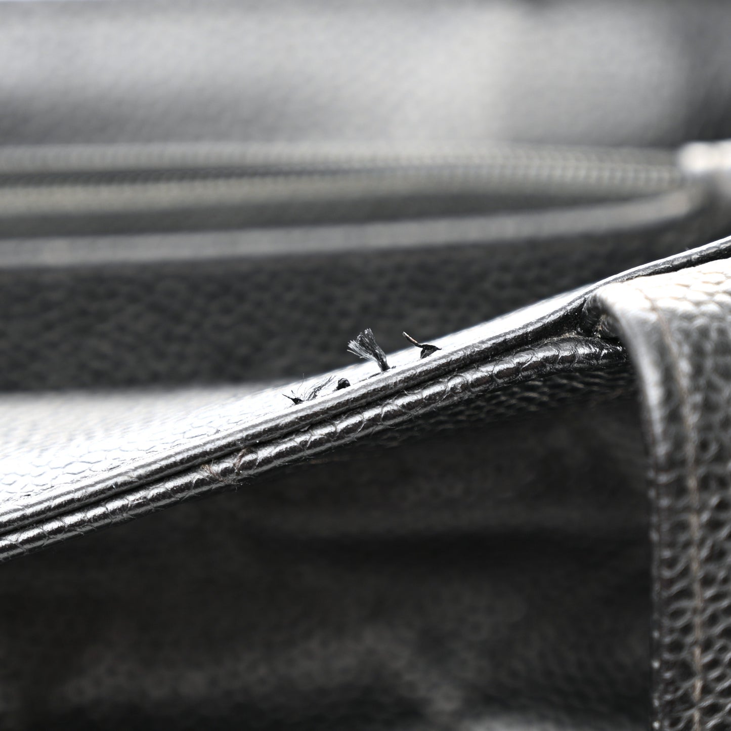 Caviar Quilted CC Shoulder Bag Black