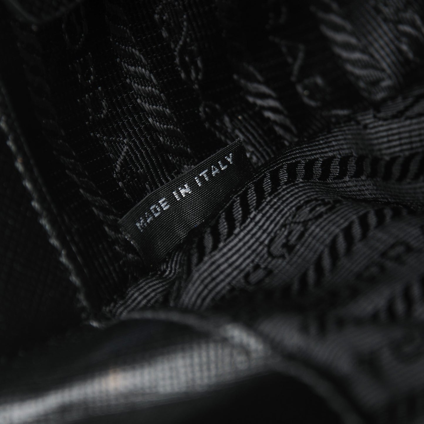 Saffiano Large Galleria Double Zip Tote Black