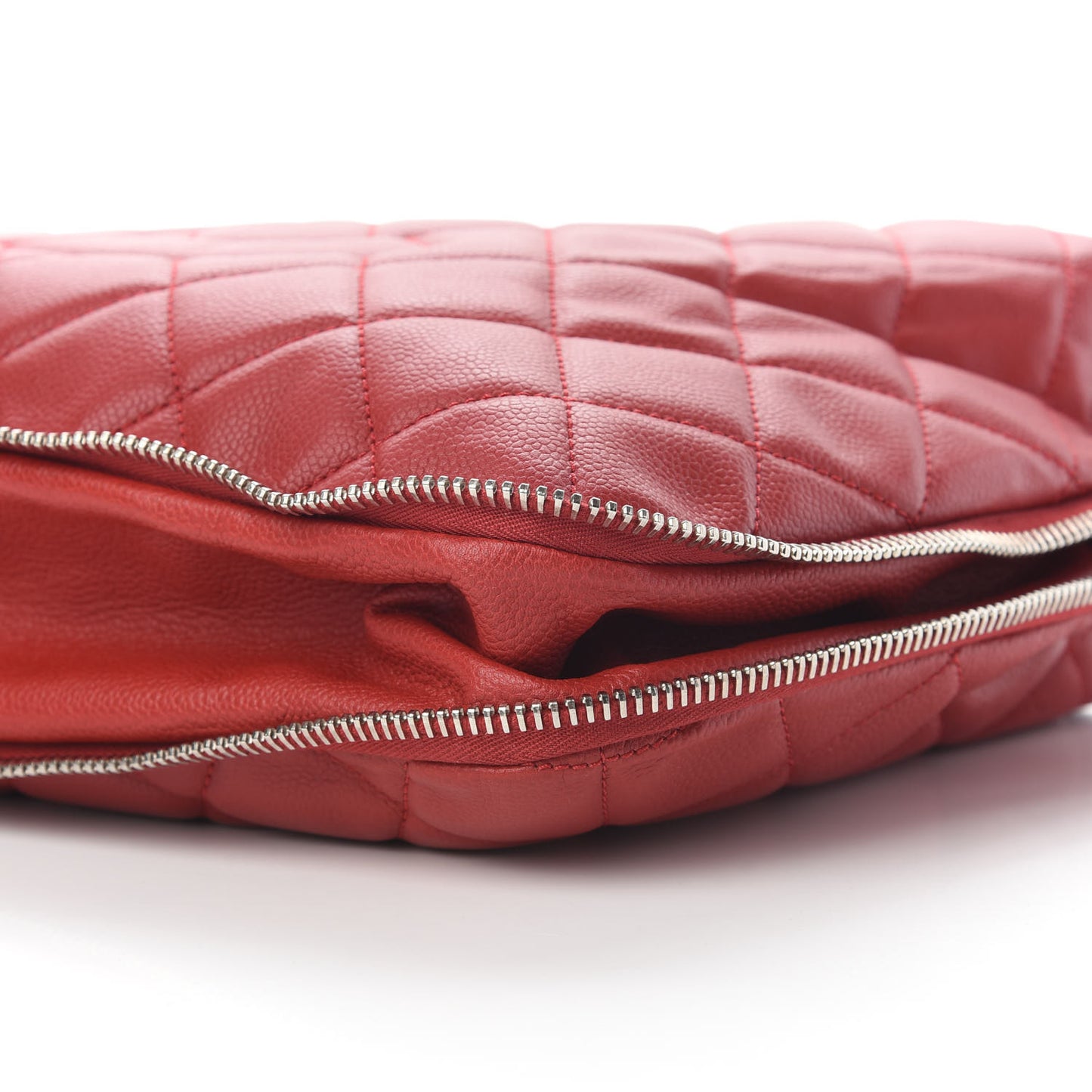 Caviar Quilted Expandable Zip Shoulder Bag Red