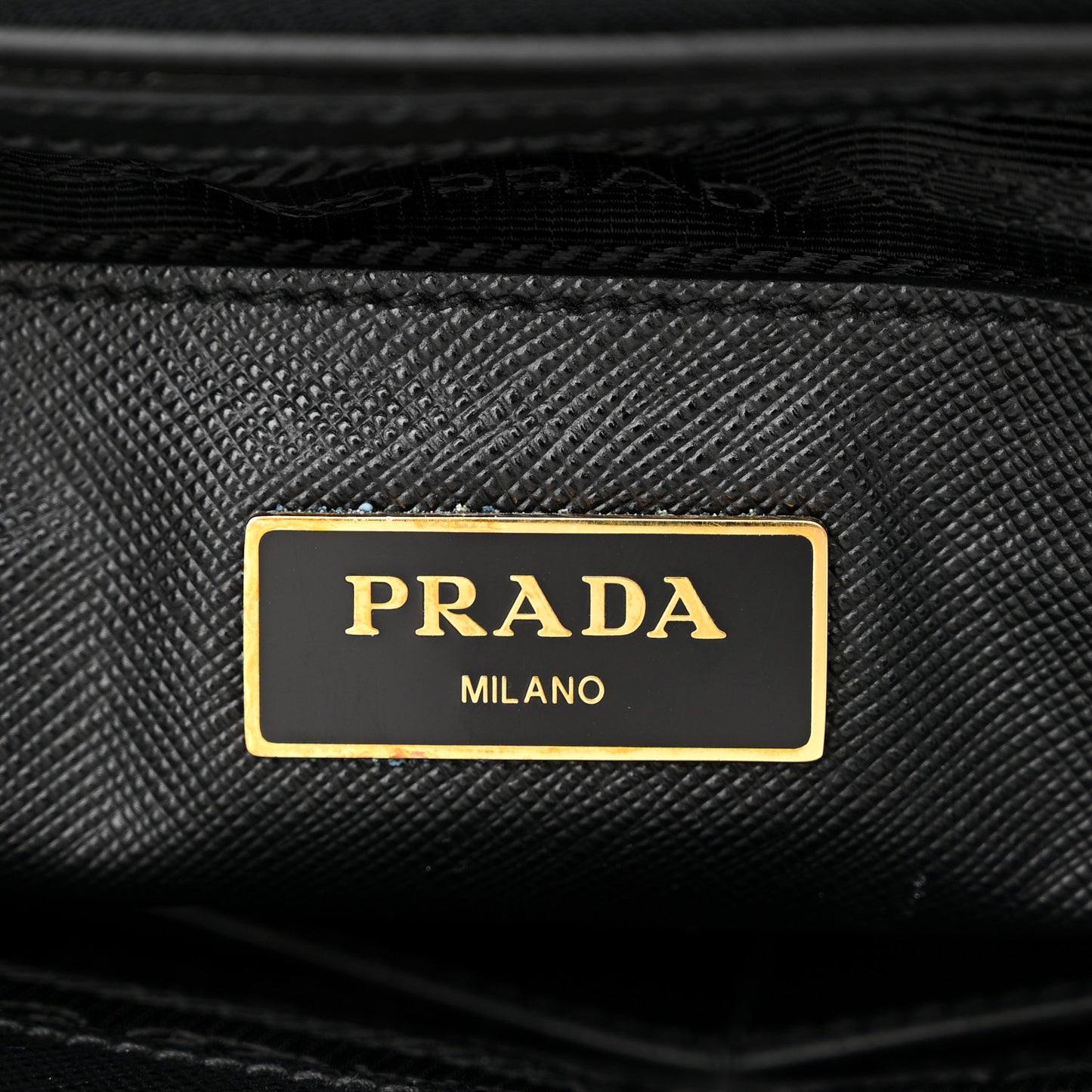 Saffiano Medium Galleria Double Zip Tote Black