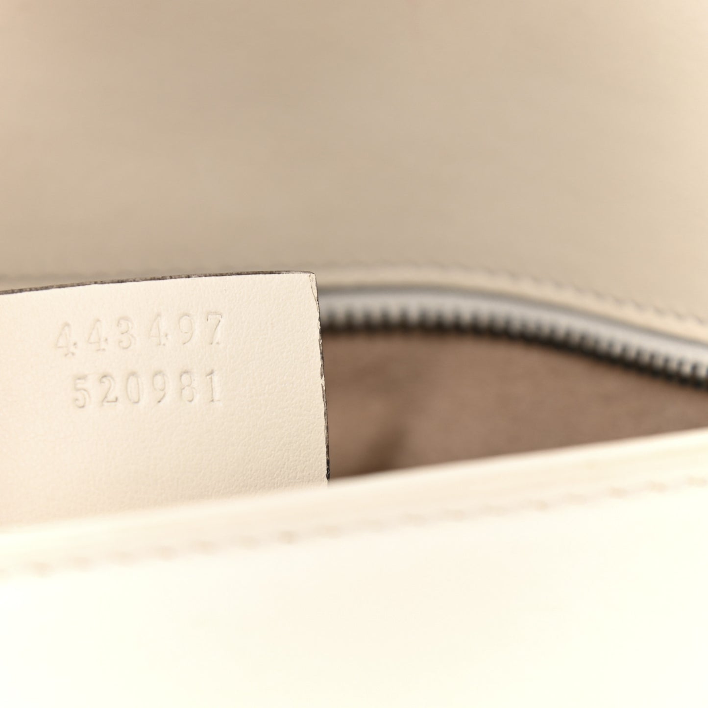 Calfskin Matelasse Small GG Marmont Shoulder Bag White