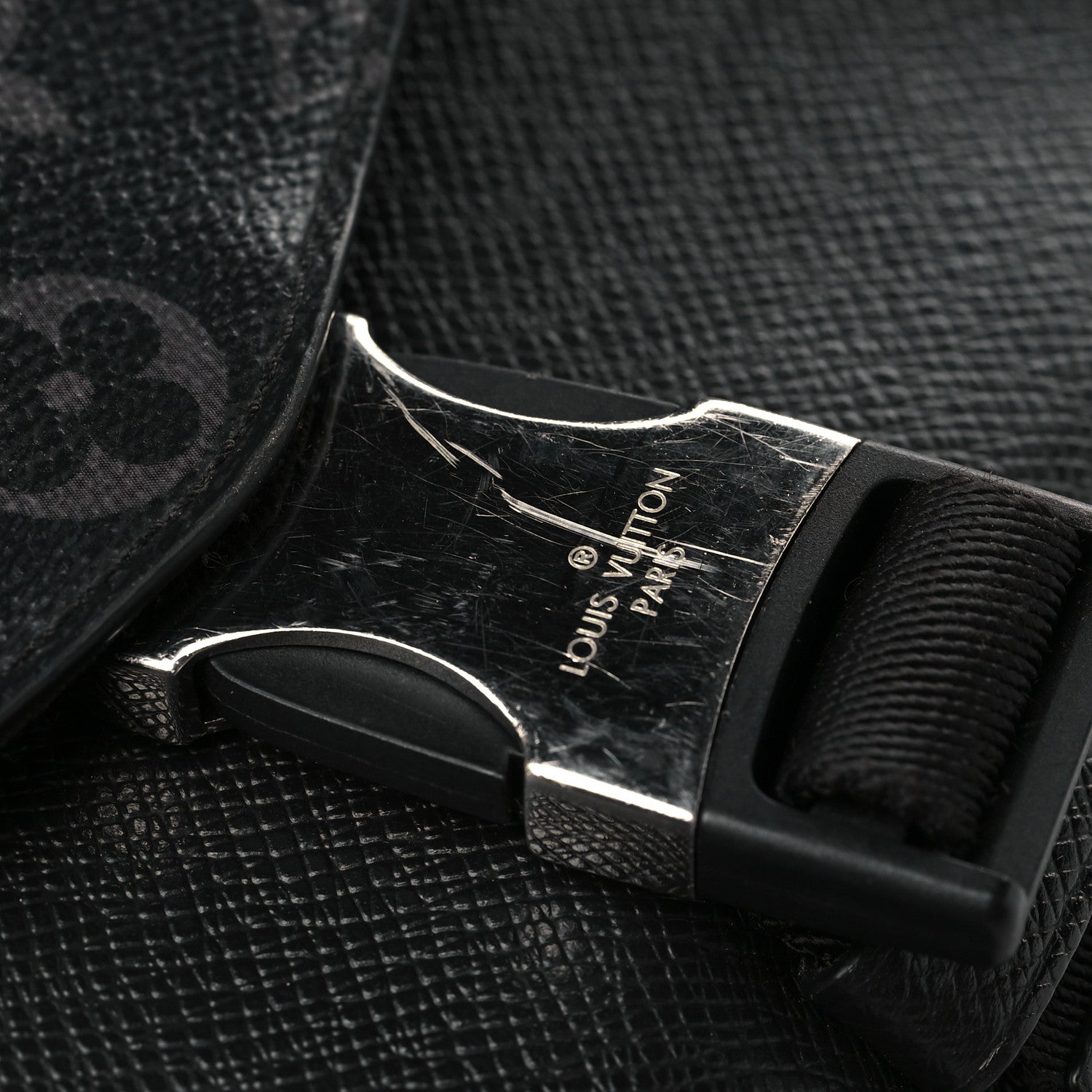 Louis Vuitton Taigarama Messengerama Black 7 of 7