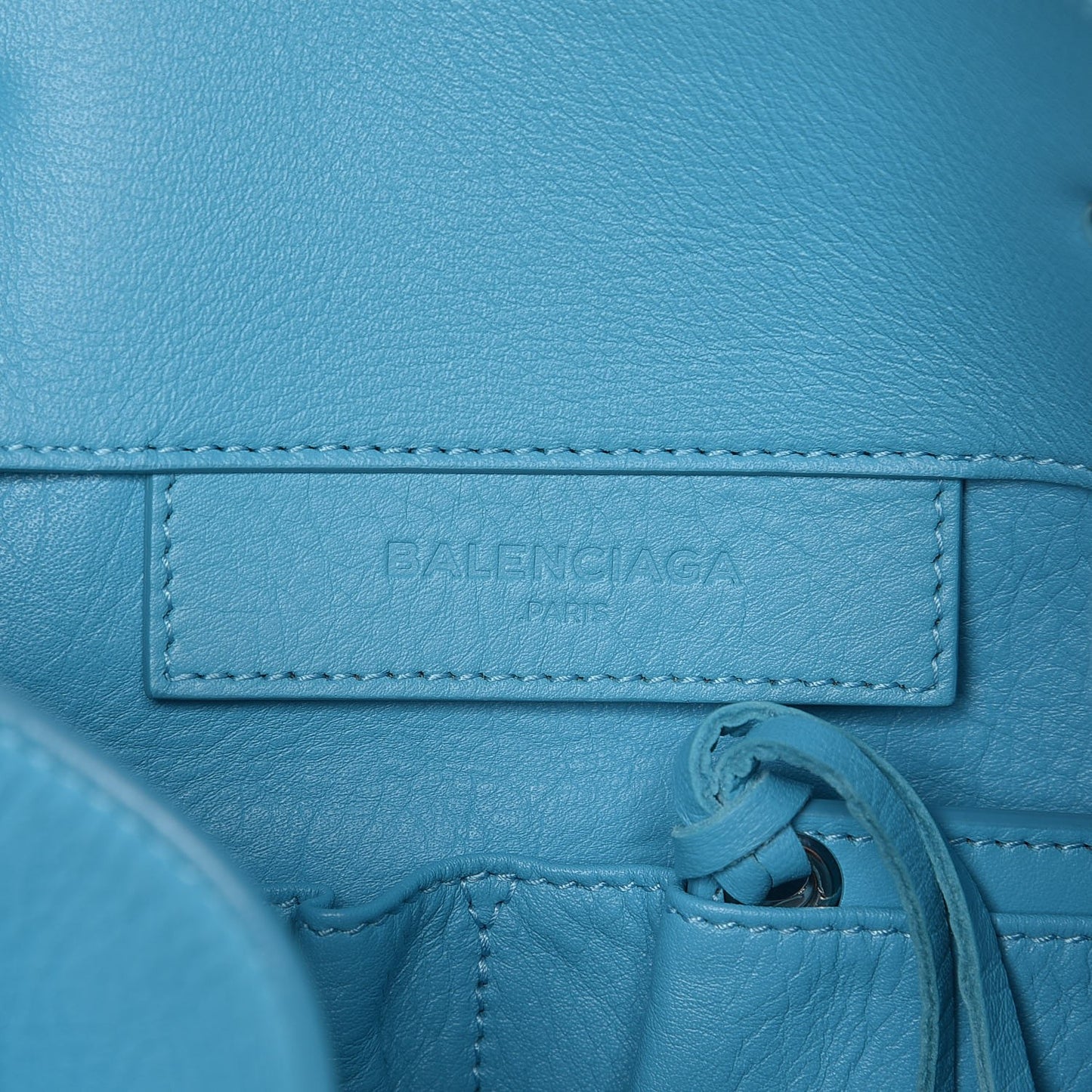 Supple Calfskin Papier A4 Zip Around Tote Bleu Caraibes