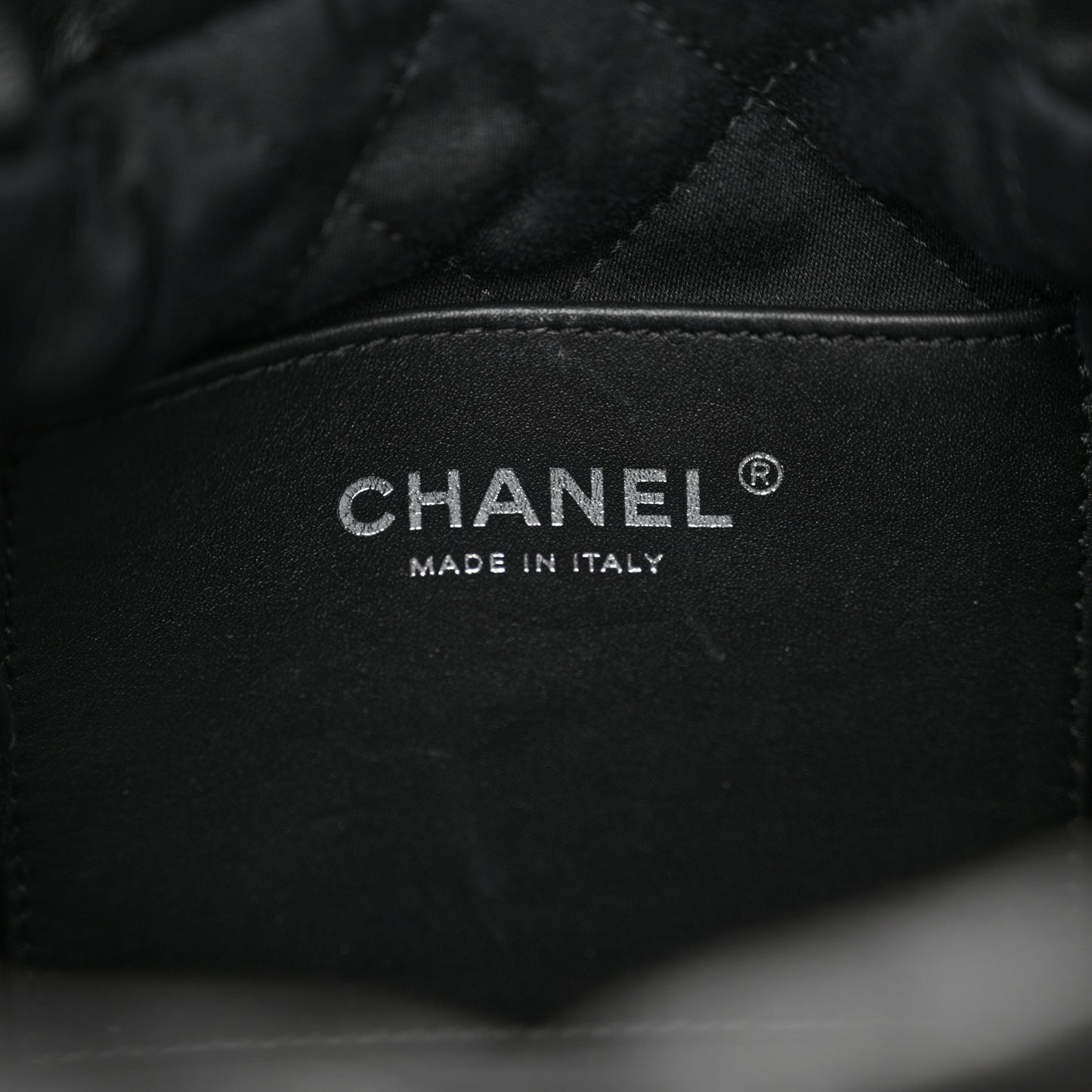 Shiny Calfskin Quilted Mini Chanel 22 So Black