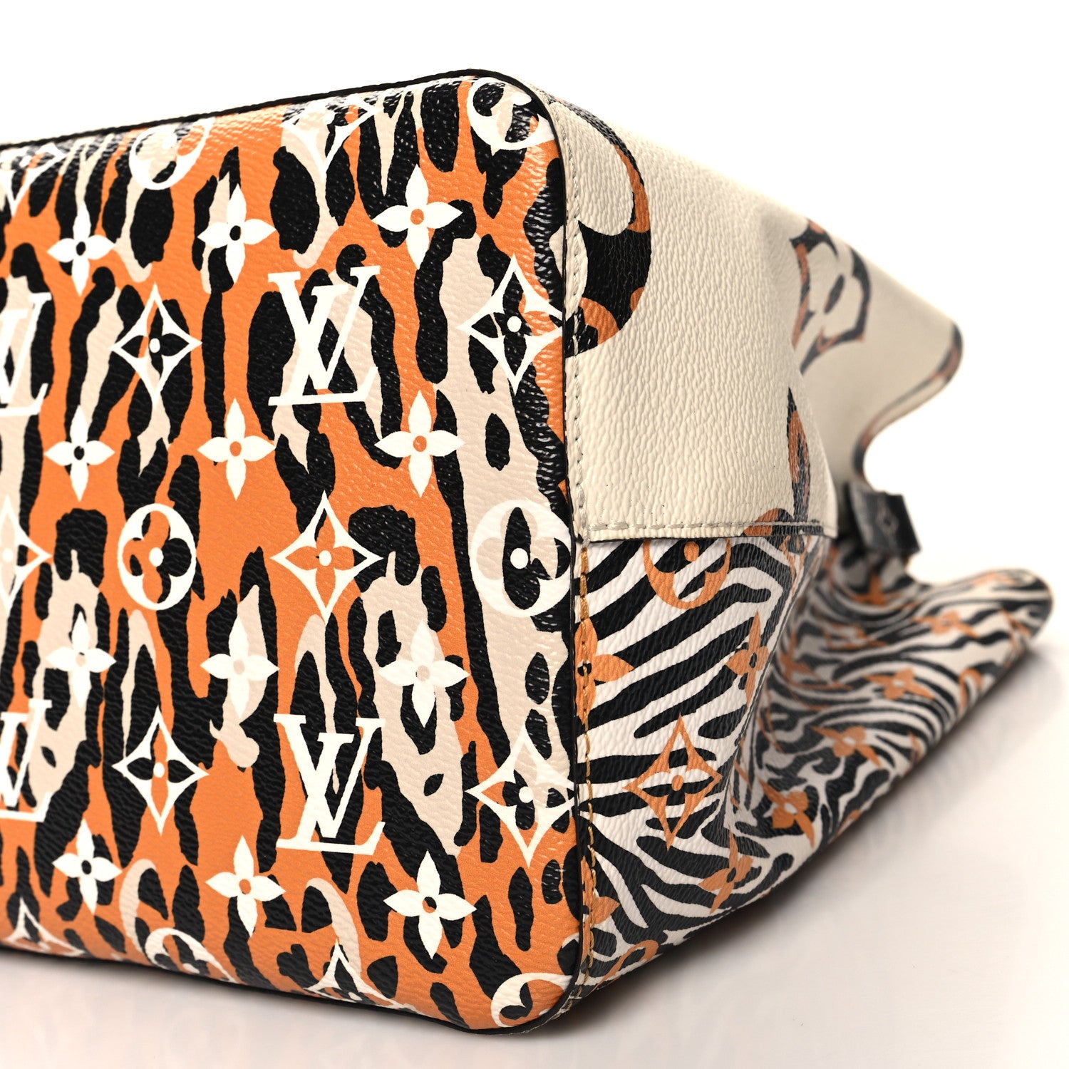 Louis Vuitton Monogram Giant Jungle NéoNoé Ivory 9 of 10