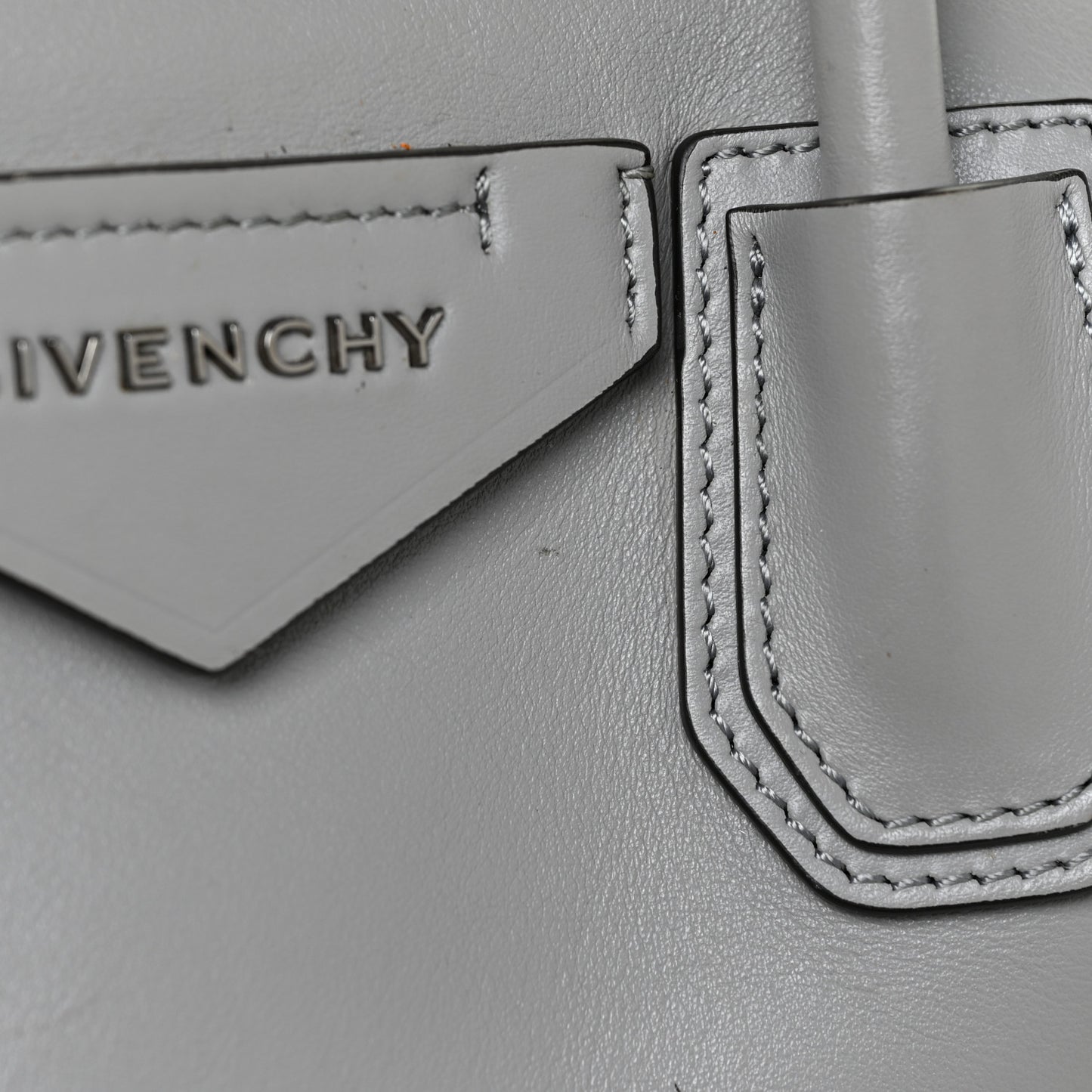 Calfskin Small Soft Antigona Pearl Grey