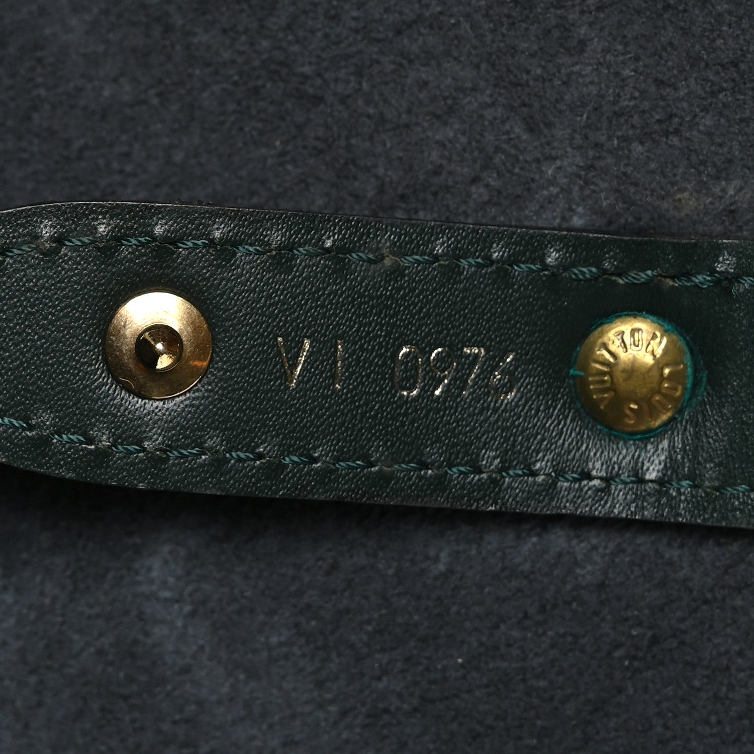 Louis Vuitton Taiga Helanga 1 Poche Epicea 7 of 9
