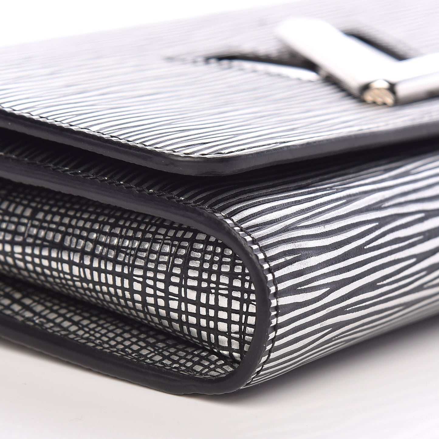 Epi Twist Chain Wallet Metal