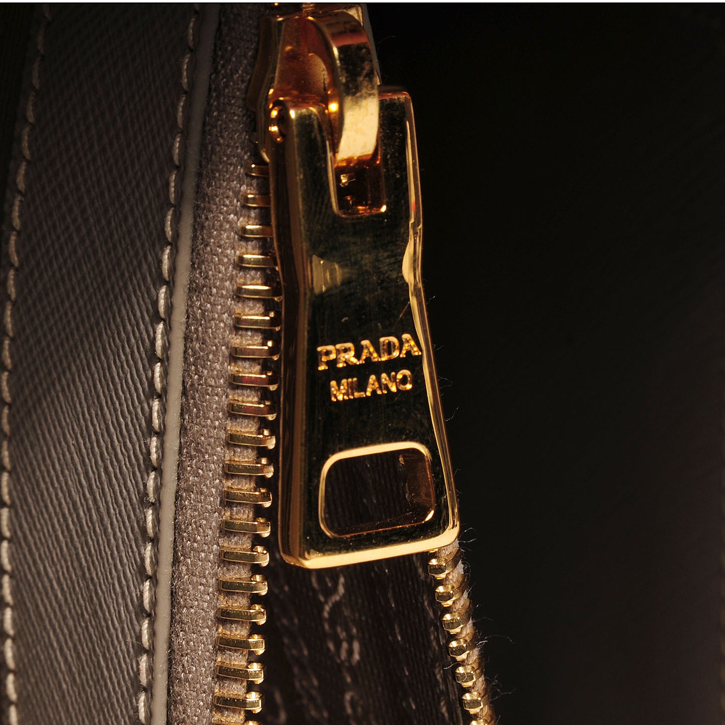Saffiano Lux Medium Tote Pomice