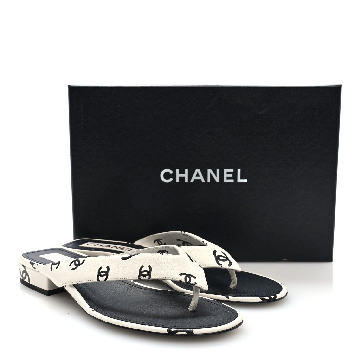 Chanel Lambskin Printed CC Thong Sandals 40 White Black 9 of 9