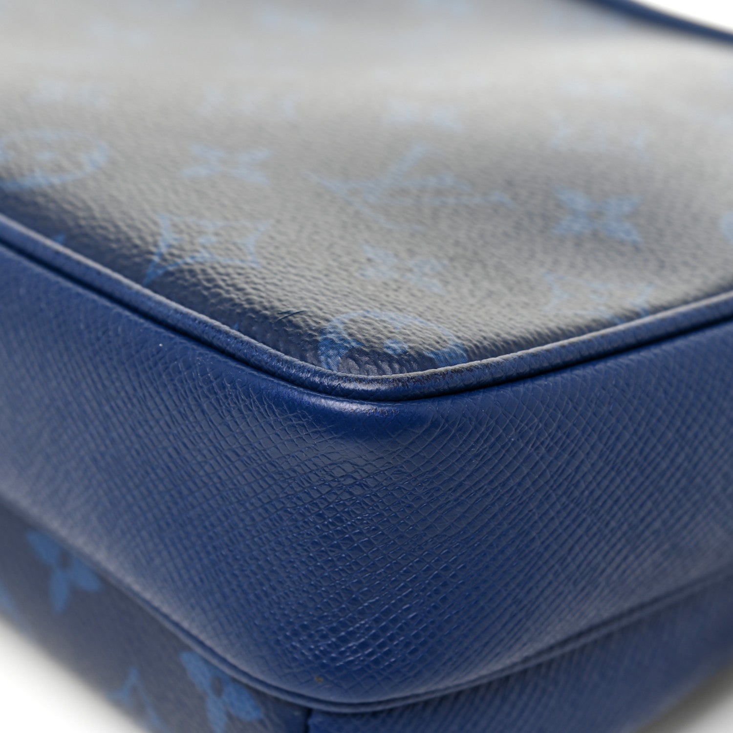 Louis Vuitton Taiga Monogram Outdoor Messenger Cobalt 13 of 15