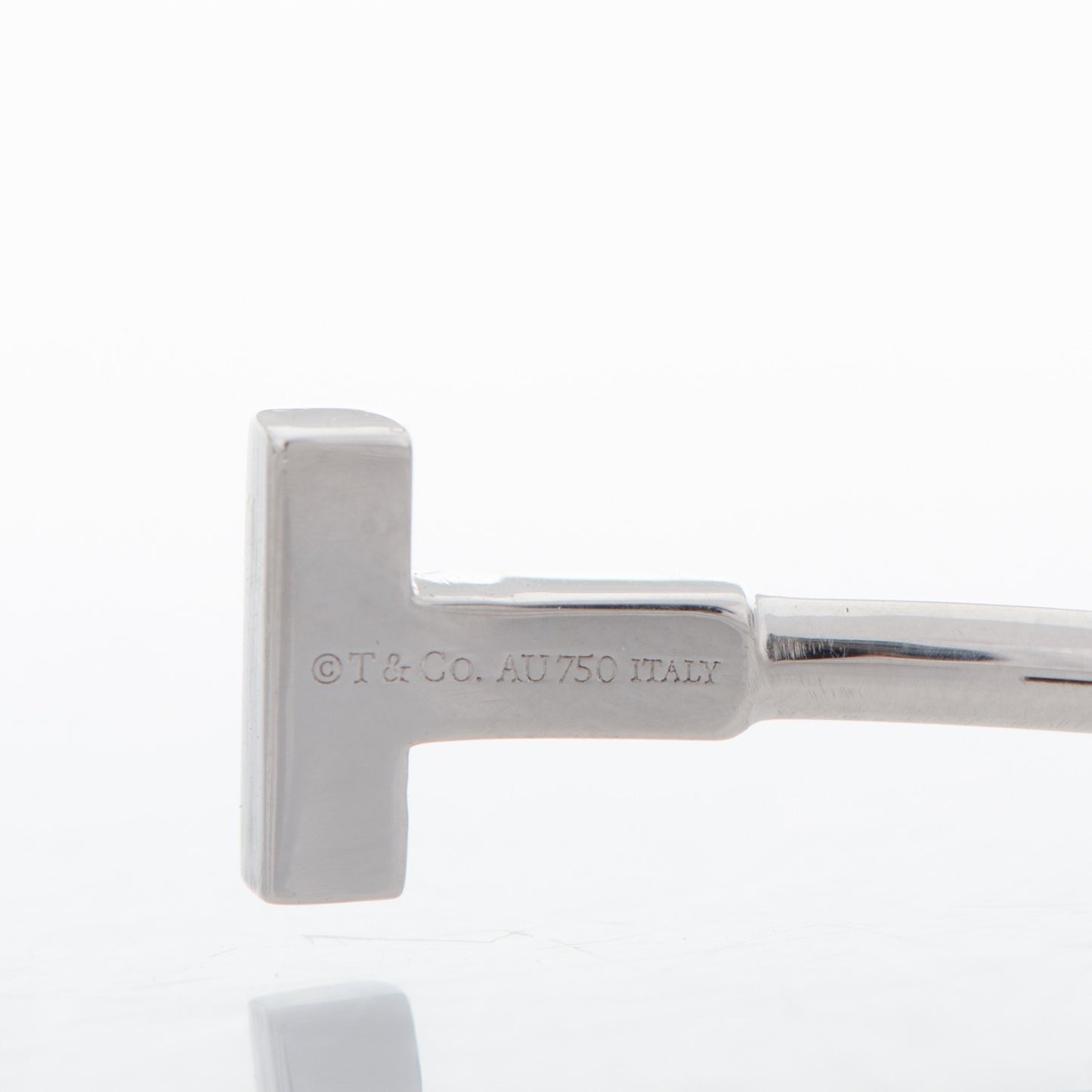 18K White Gold T Wire Bracelet