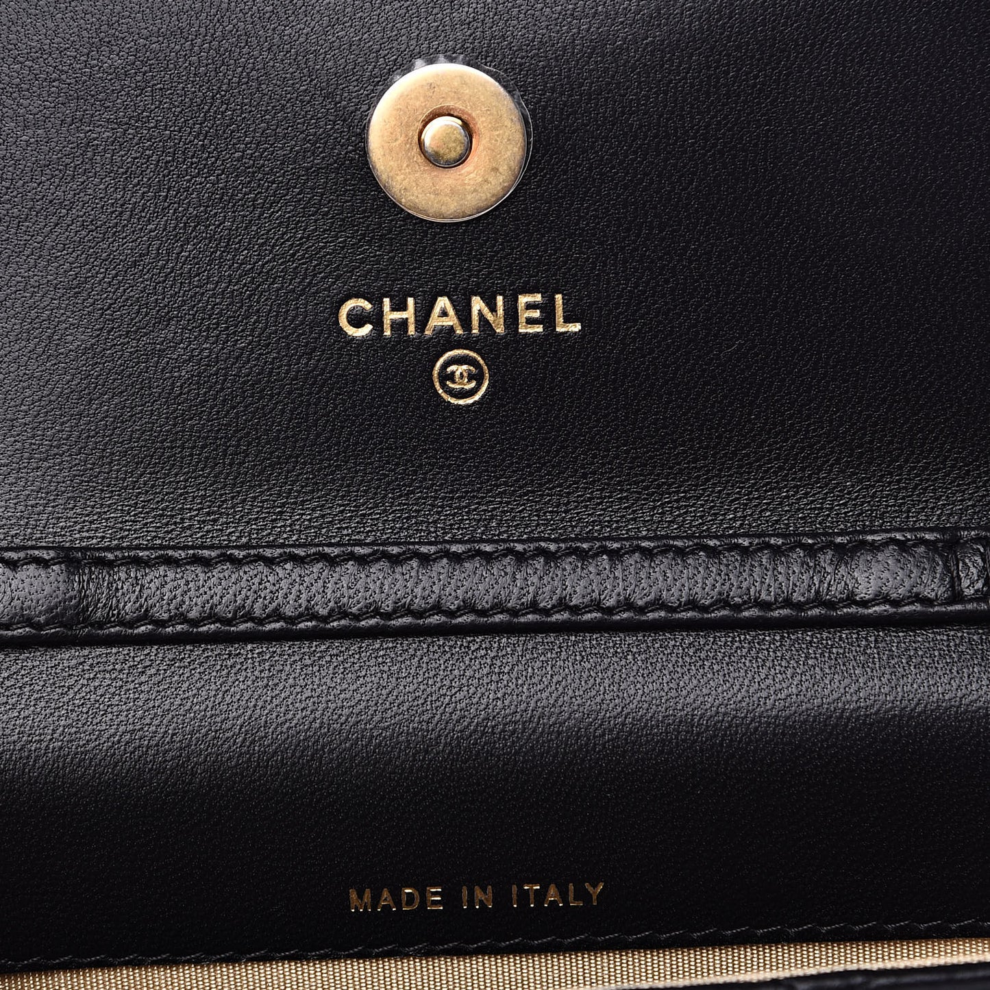 Lambskin Quilted Pearl Crush Clutch With Chain Black