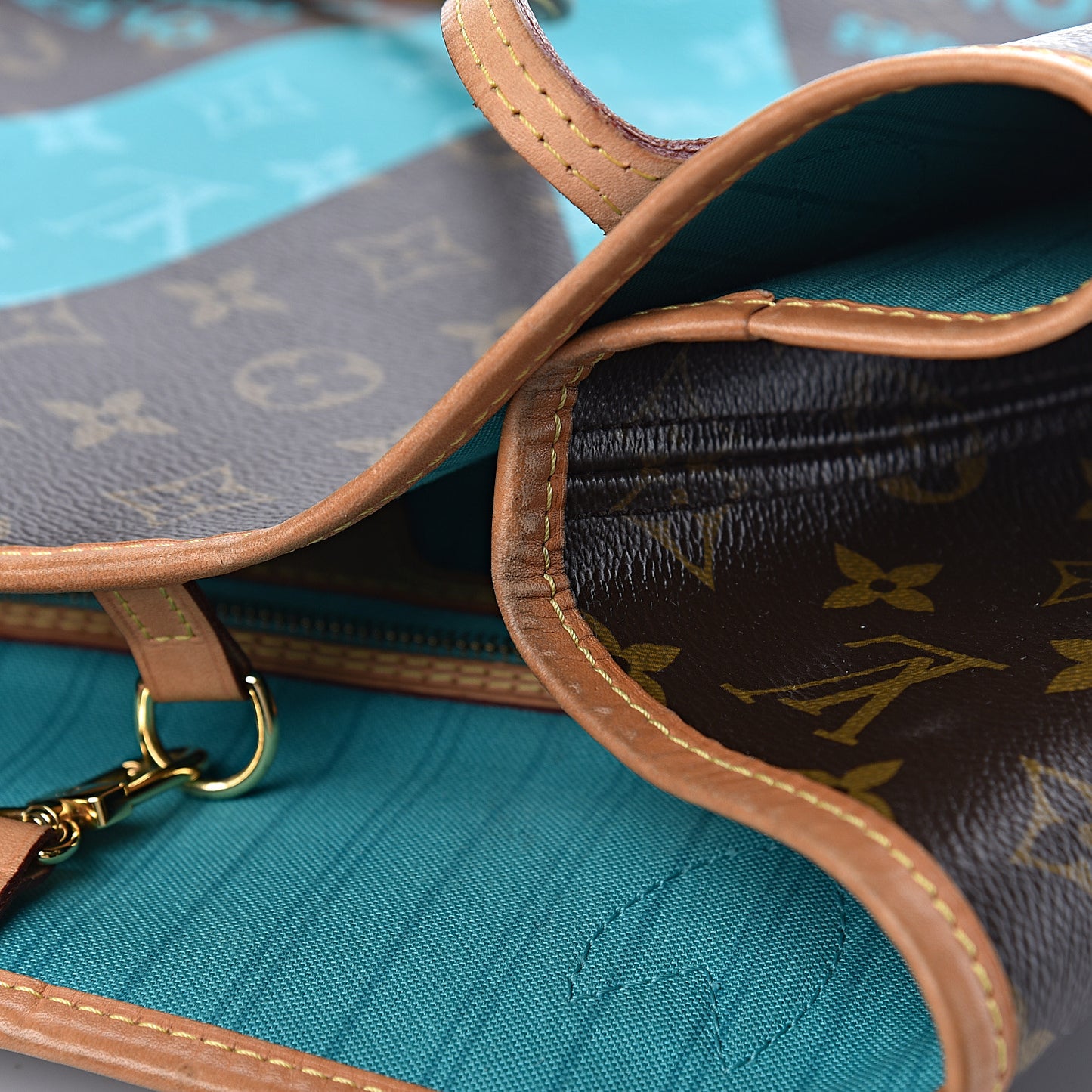 Monogram V Neverfull MM Turquoise