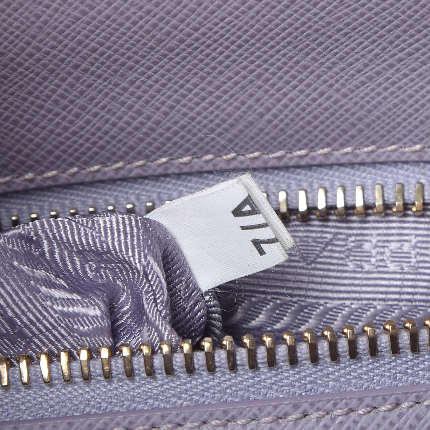 Saffiano Medium Galleria Double Zip Tote Glicine