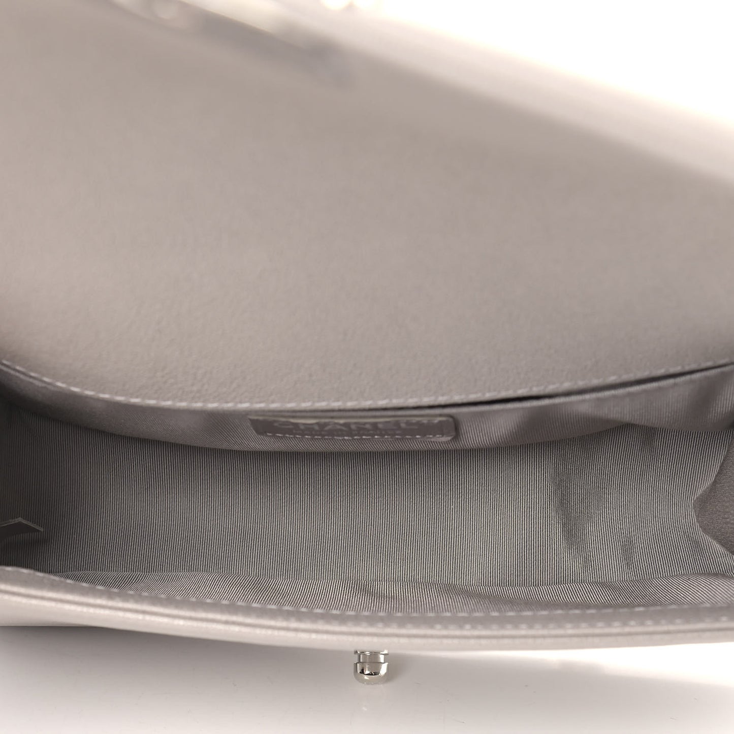 Caviar Quilted Medium Boy Flap Grey