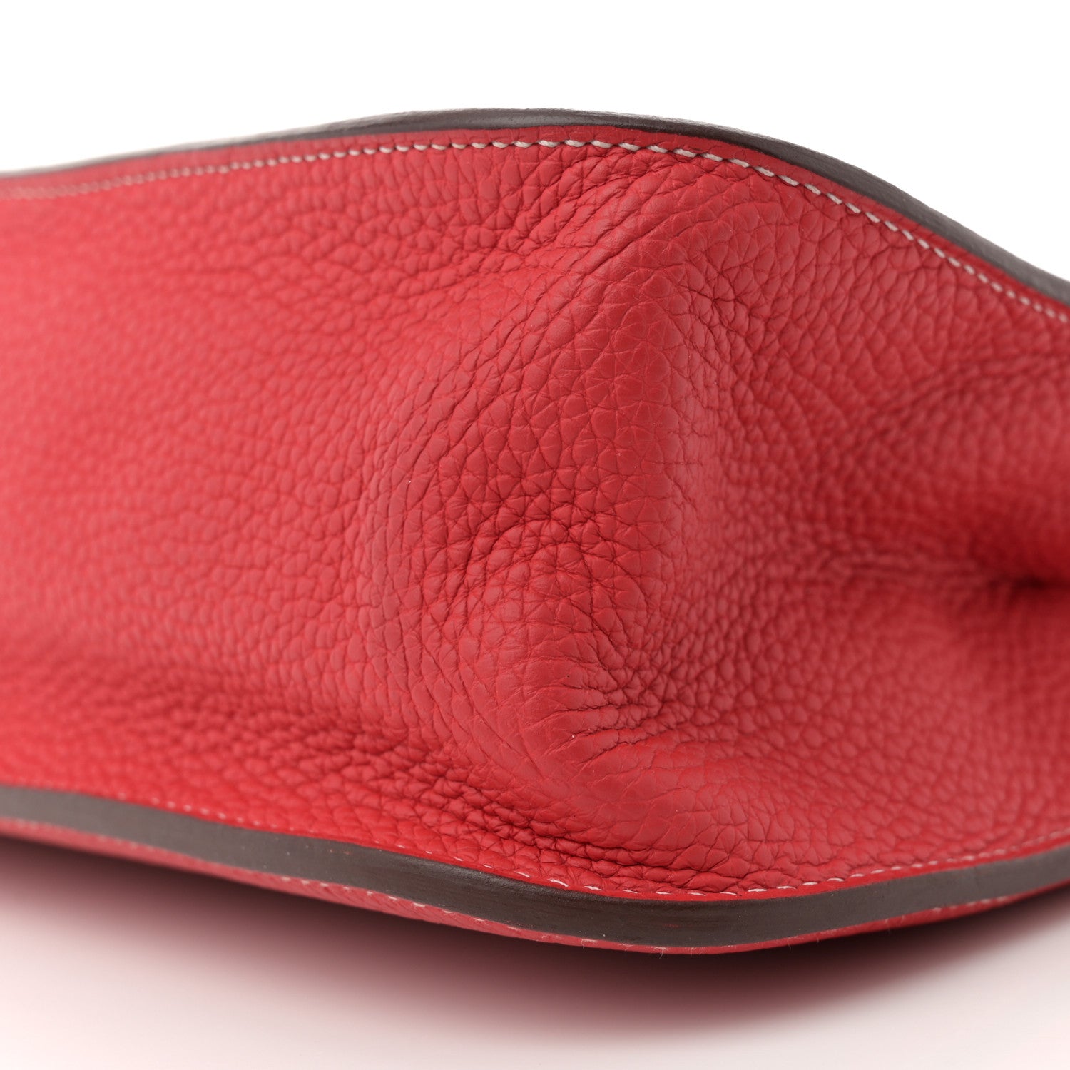 Hermes Taurillon Clemence Halzan 31 GM Rouge Piment 1710172
