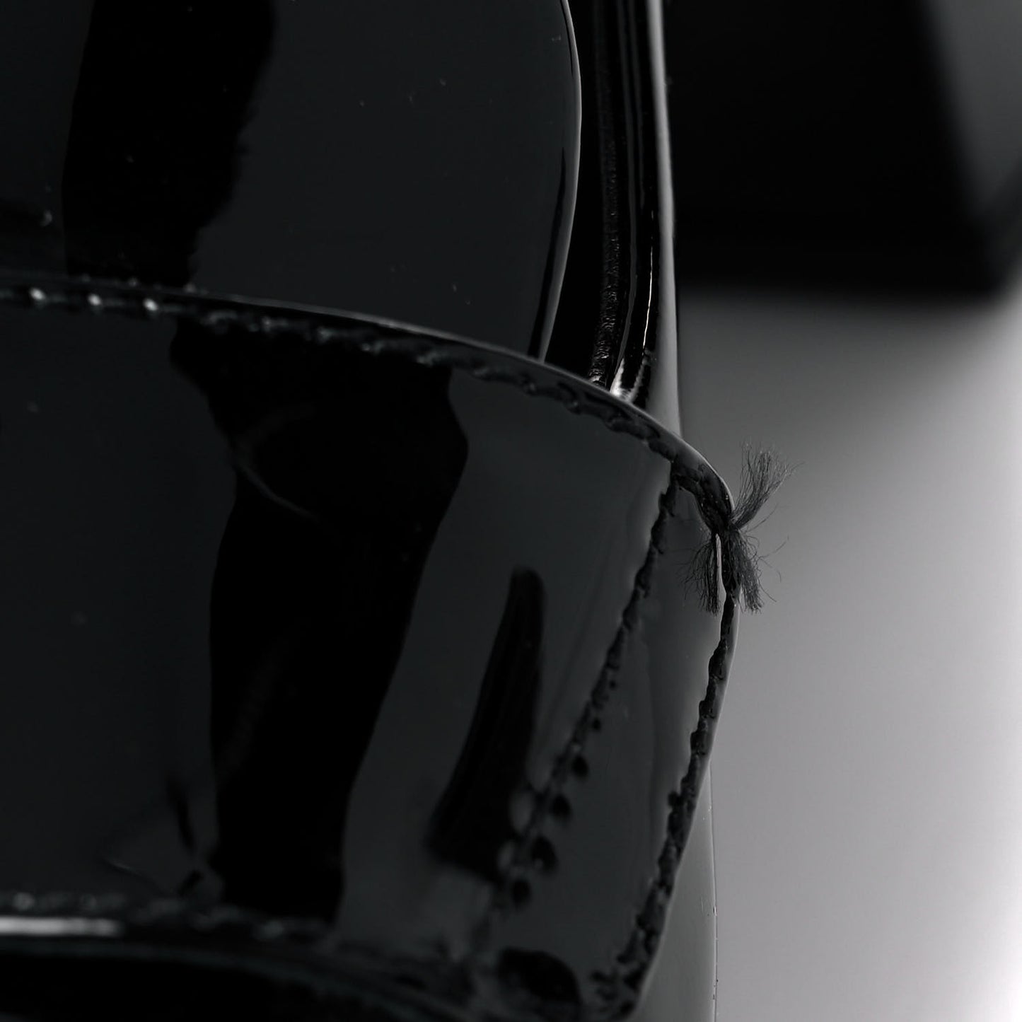 Vernice Metal Triangle Logo Loafers 37 Black