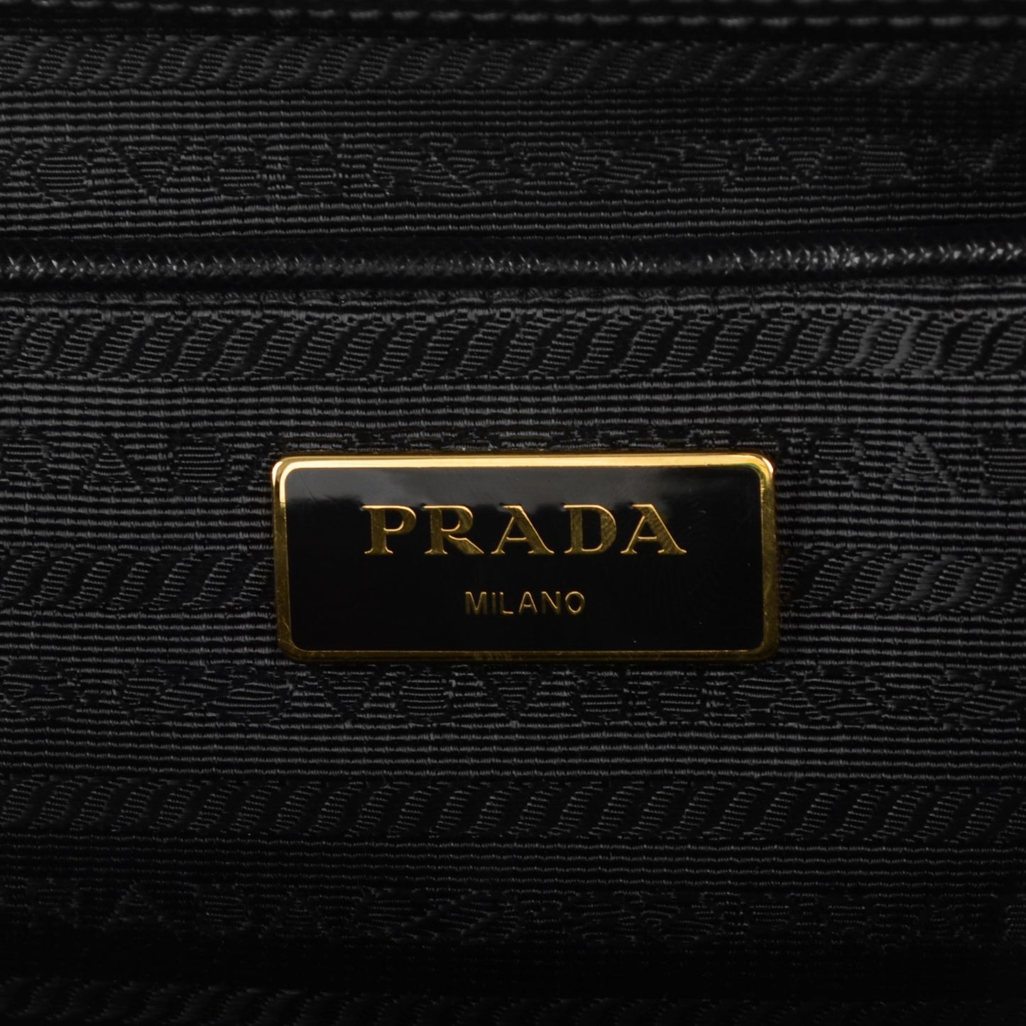 Saffiano Medium Galleria Double Zip Tote Black