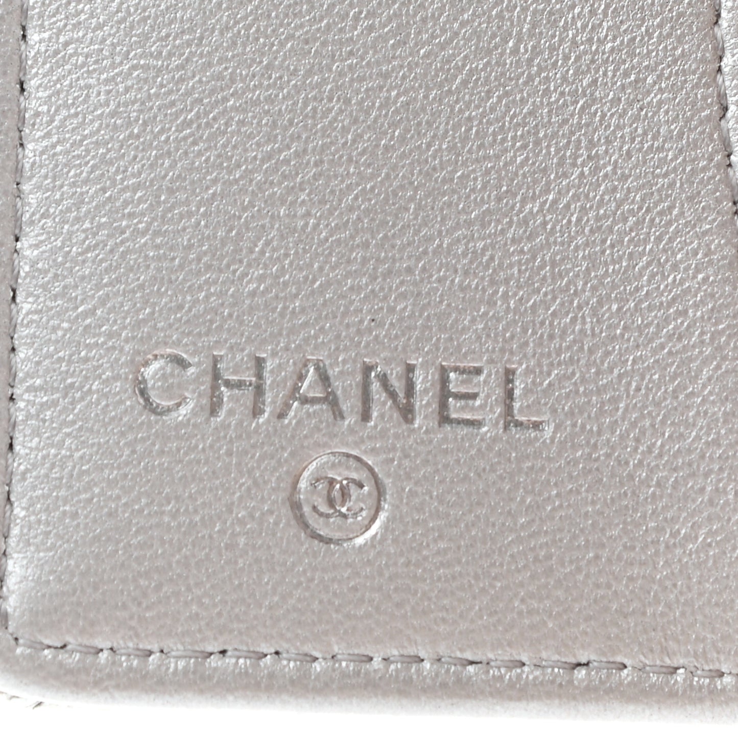 Metallic Caviar Quilted Classic 4 Key Holder Wallet Silver
