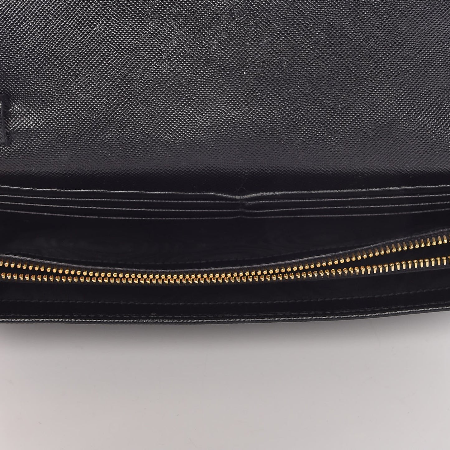 Saffiano Metal Oro Chain Wallet Black