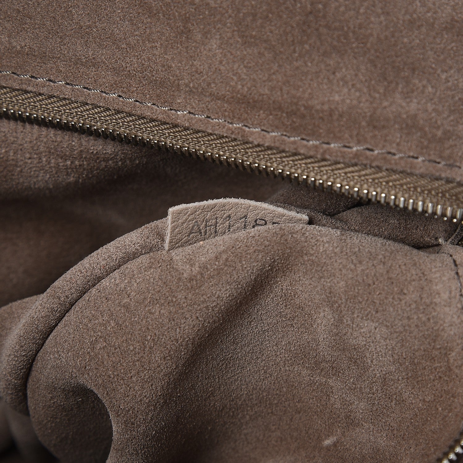 Louis Vuitton Veau Cachemire Soft Lockit MM Galet 7 of 10