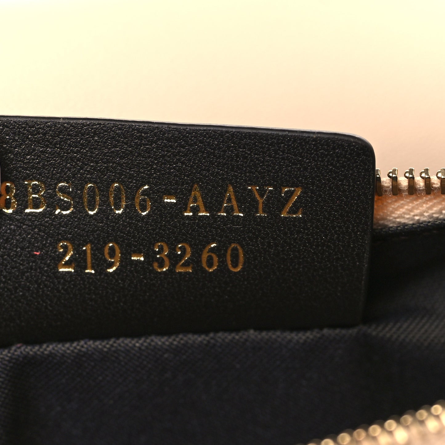 Vitello King Tamponato Logo Embossed Medium Wallet On Chain Poudre