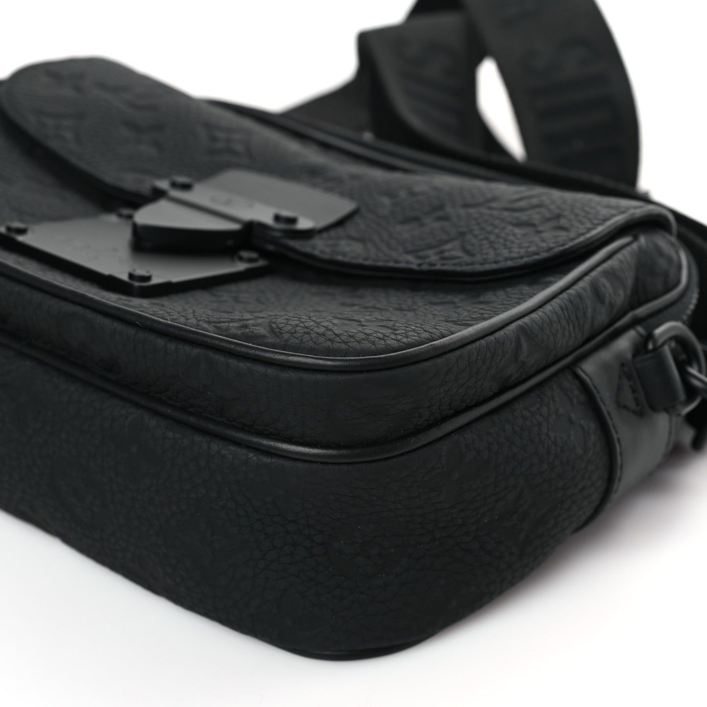 Taurillon Monogram S Lock Messenger Black