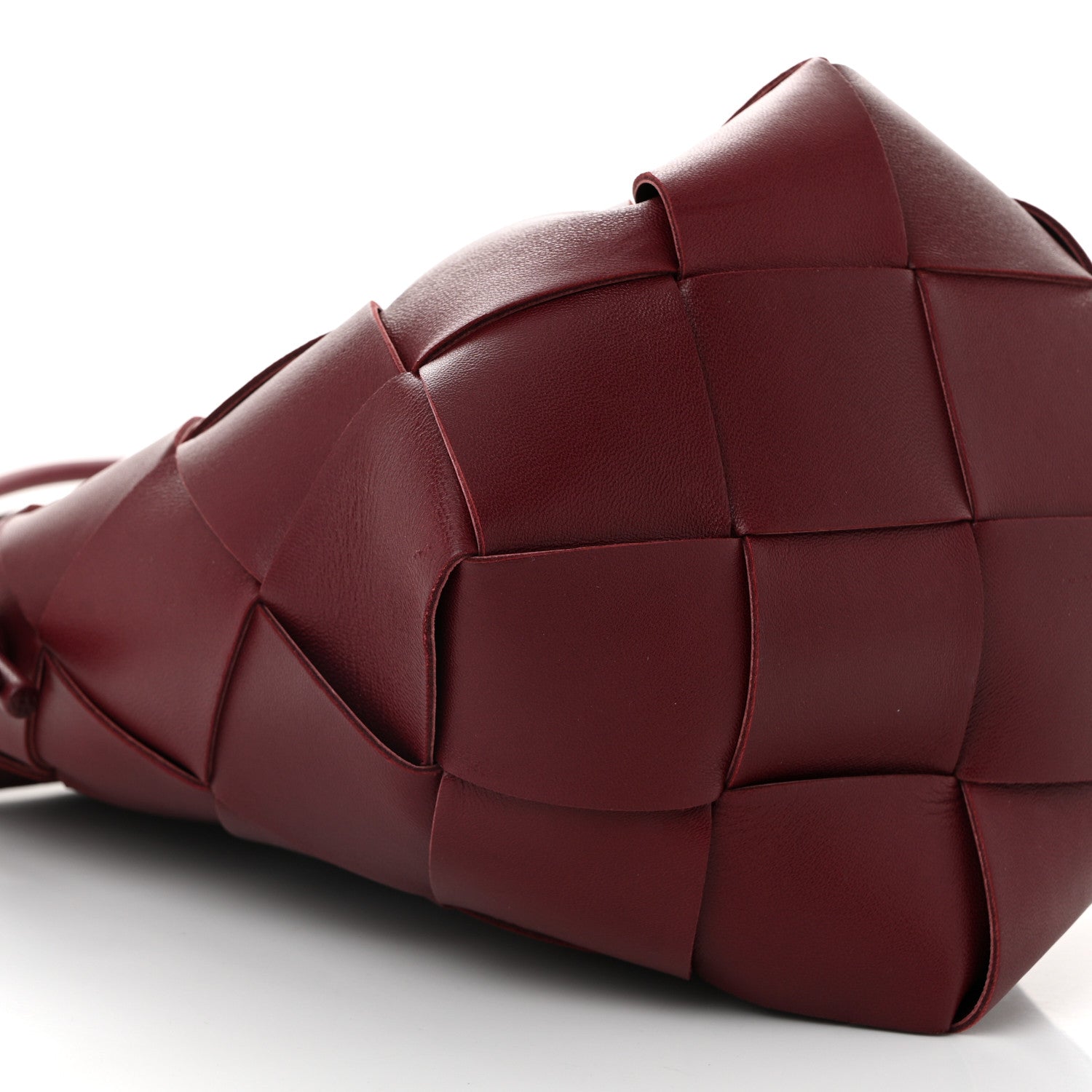 Bottega Veneta Nappa Maxi Intrecciato Clasp Bucket Bag Bordeaux