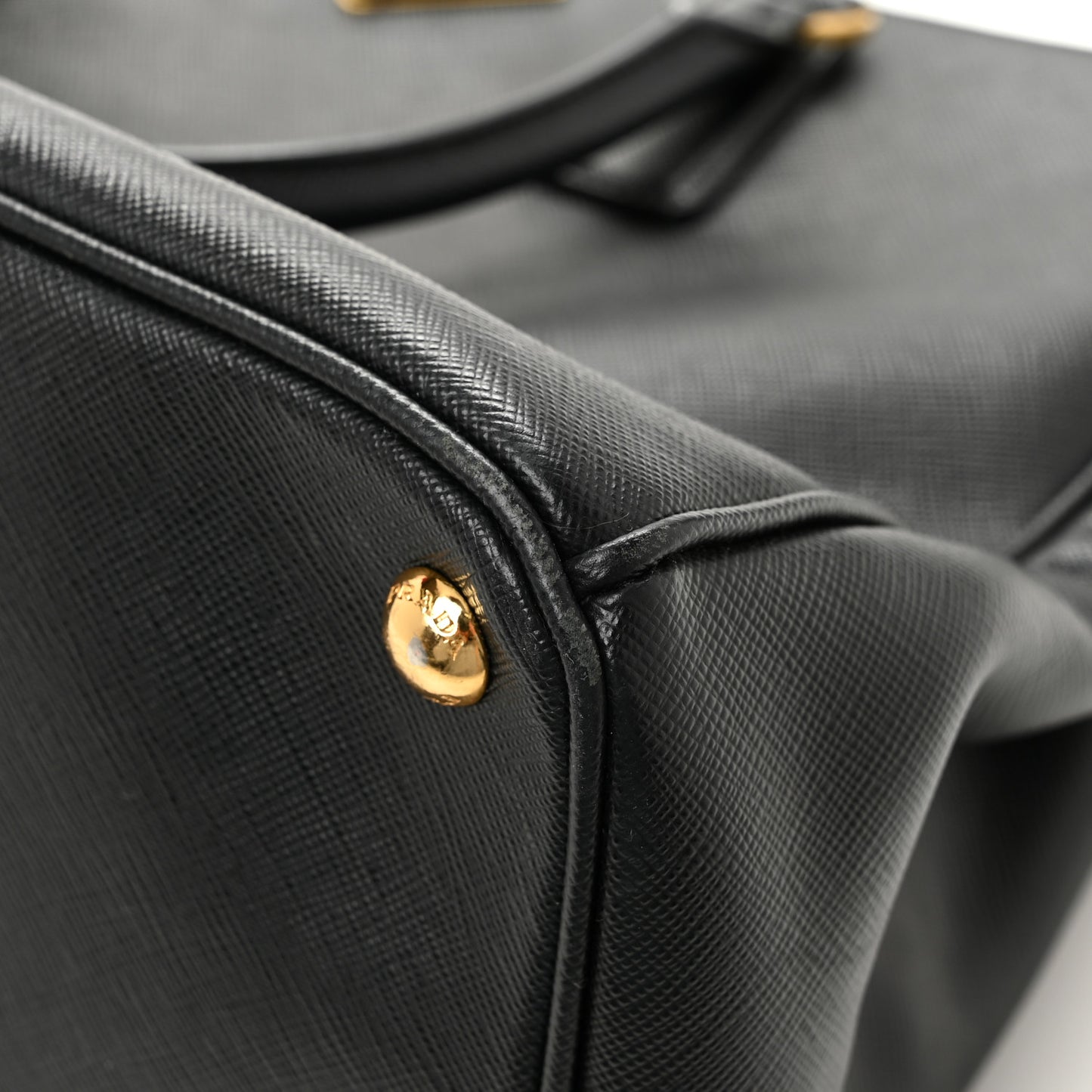 Saffiano Medium Galleria Double Zip Tote Black