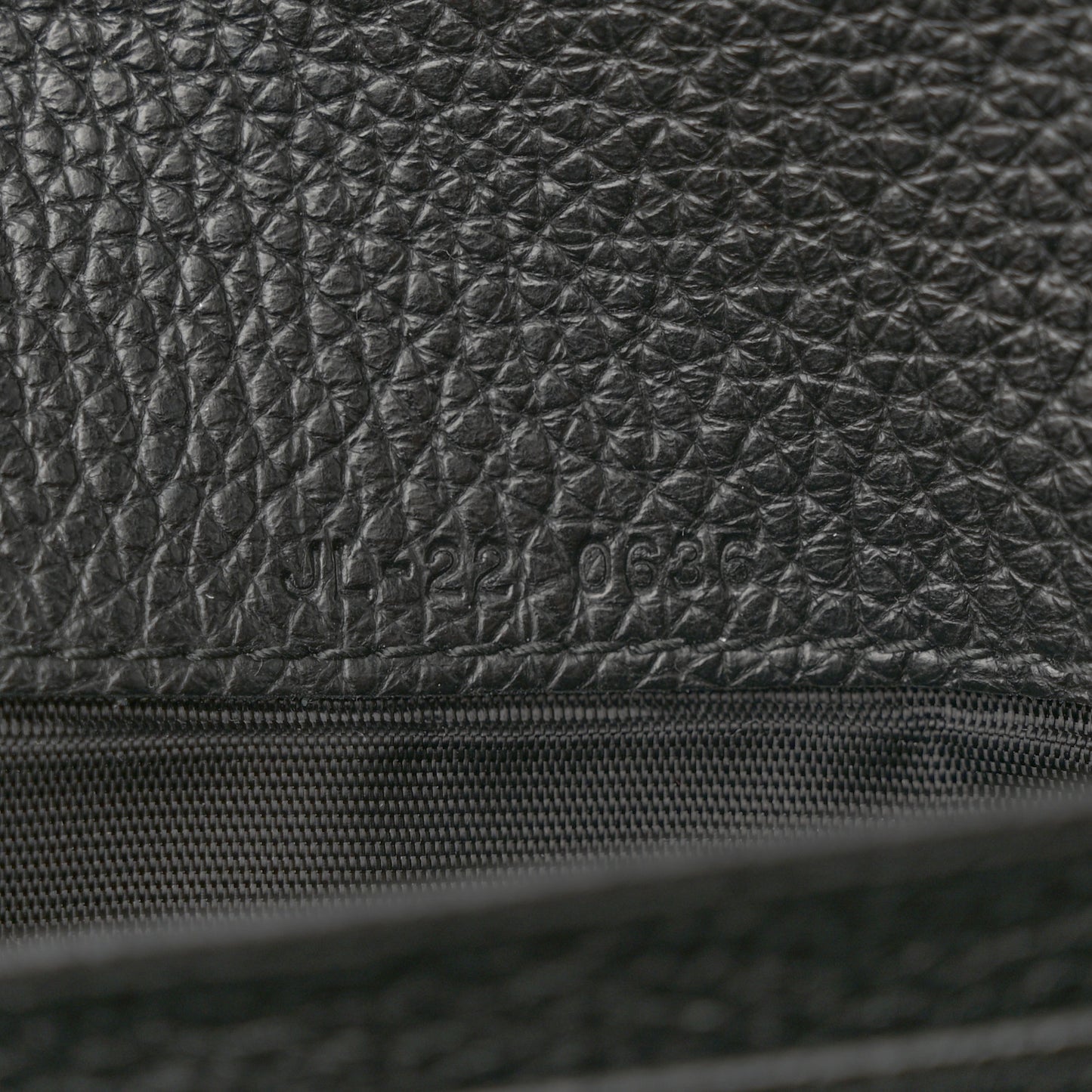Hammered Calfskin Gancini Wallet On Chain Black