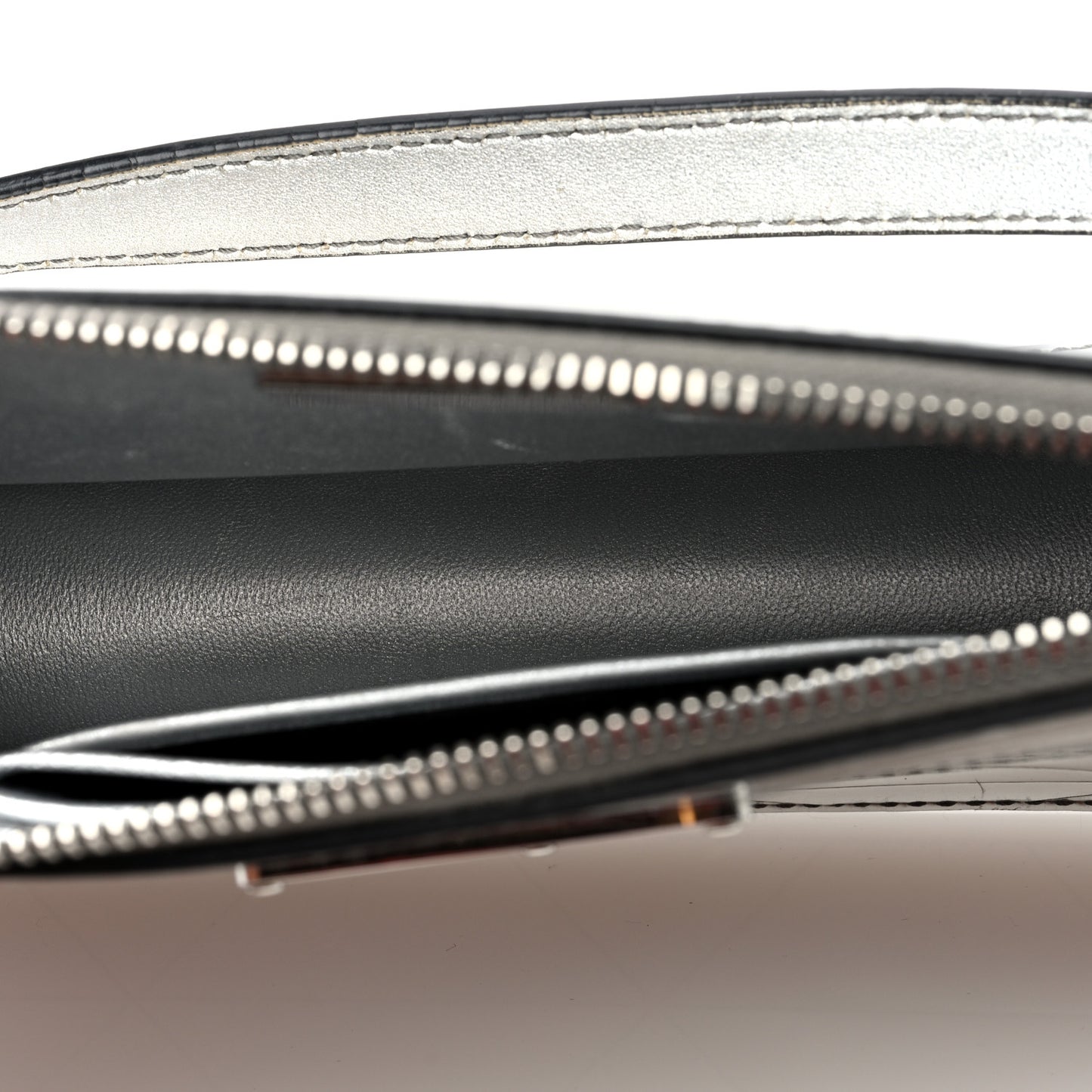 Spazzolato Metal Triangle Logo Triangle Patterned Mini Shoulder Bag Argento