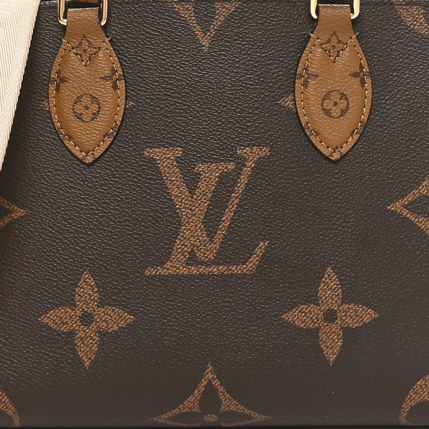 Reverse Monogram Giant Onthego PM