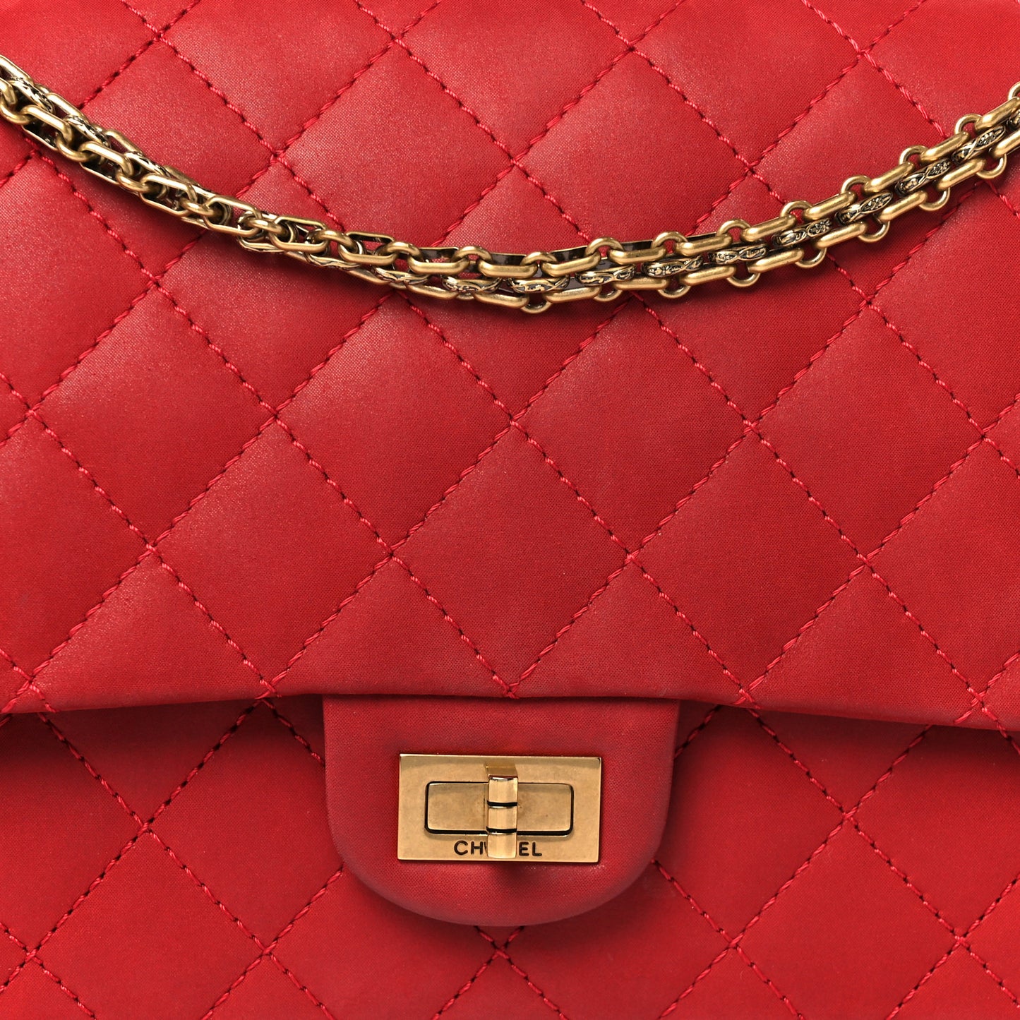 Iridescent Calfskin Quilted 2.55 Reissue 226 Flap Red