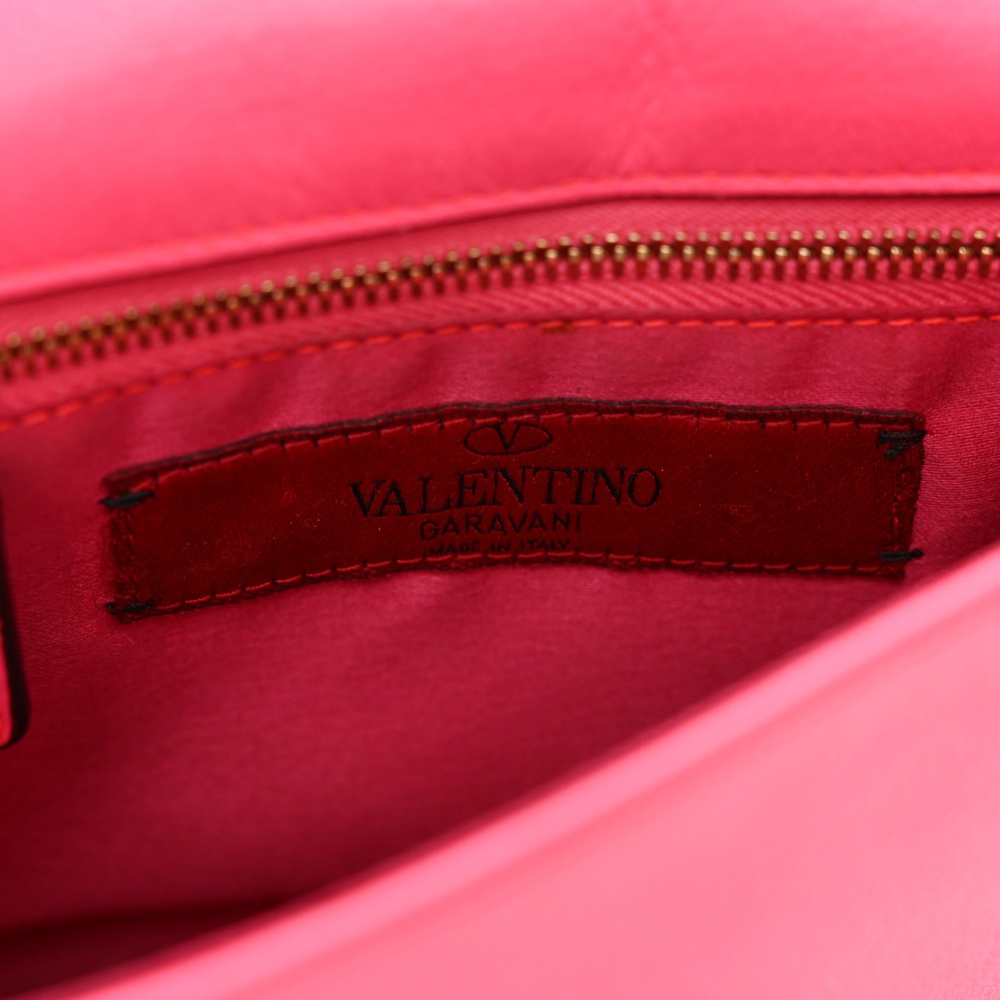 Vitello Rockstud Chain Flap Crossbody Bag Fuxia Fluo