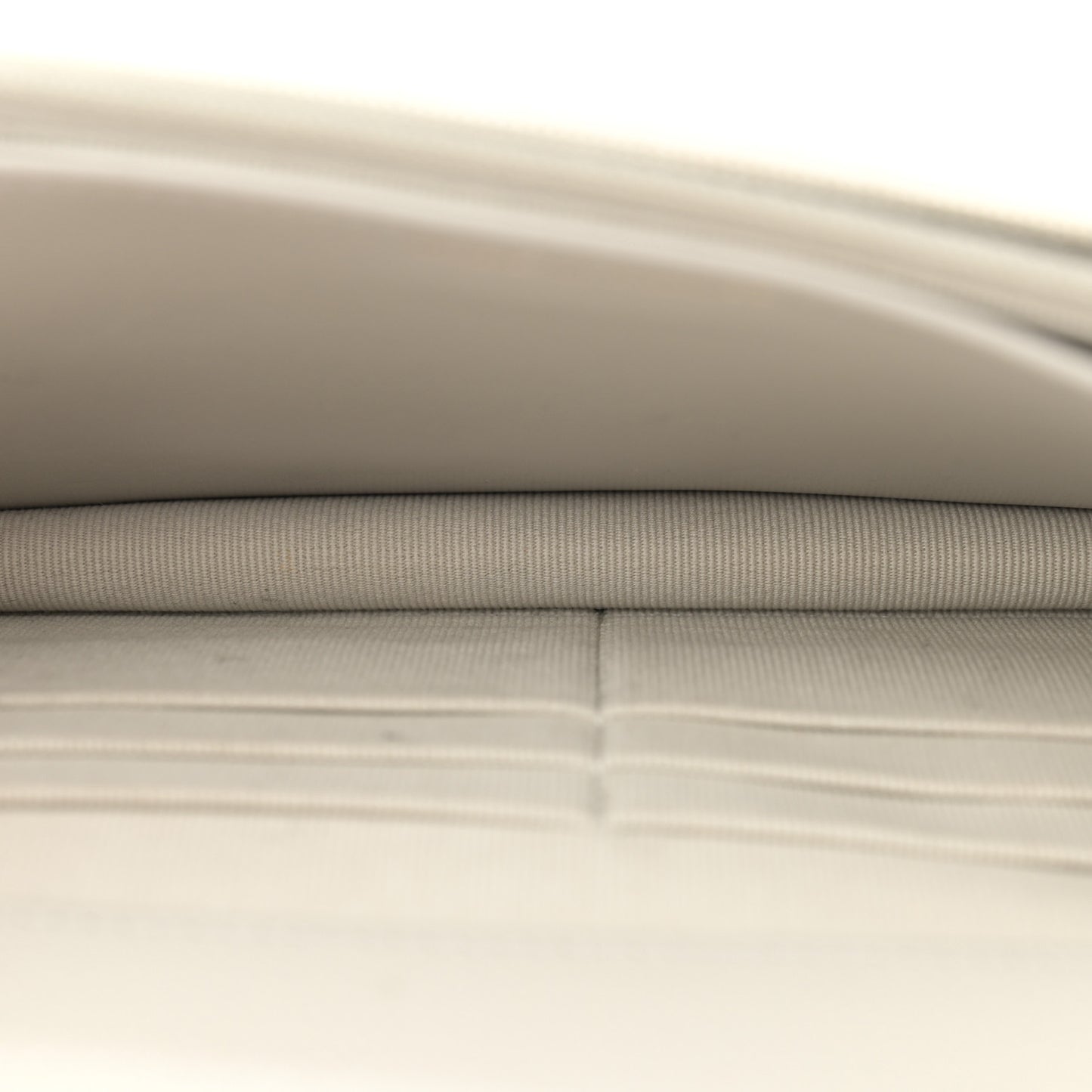 Caviar Quilted Wallet On Chain WOC Light Grey