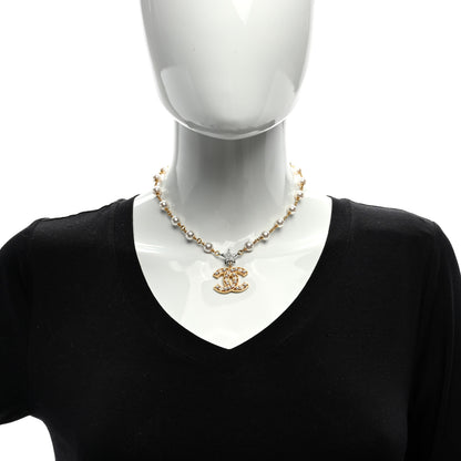 Chanel Metal Pearl Crystal CC Star Necklace Gold 2 of 4