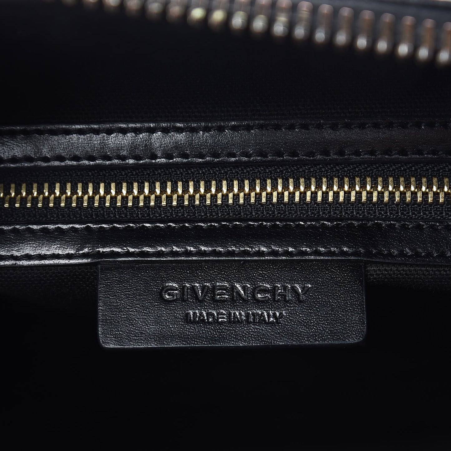Shiny Lord Calfskin Small Antigona Black