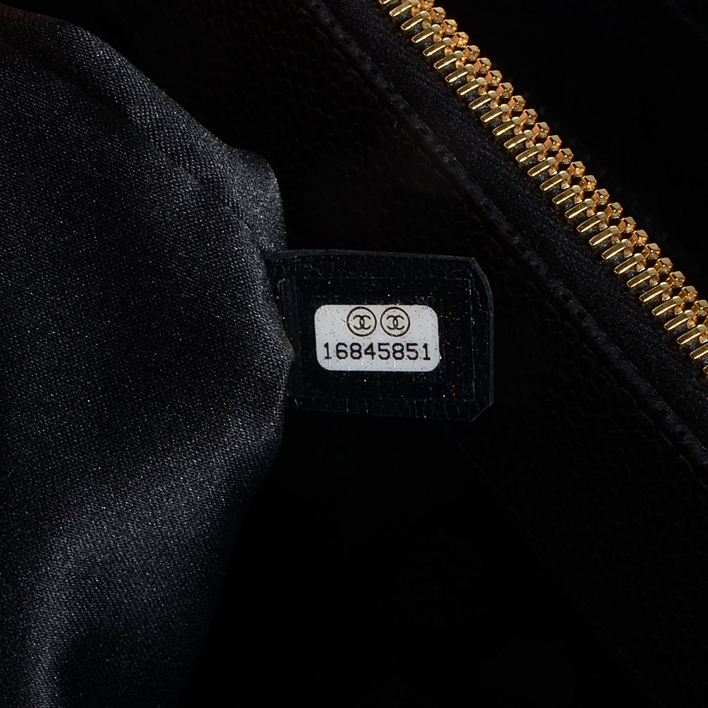 Caviar XL Grand Shopping Tote GST Black