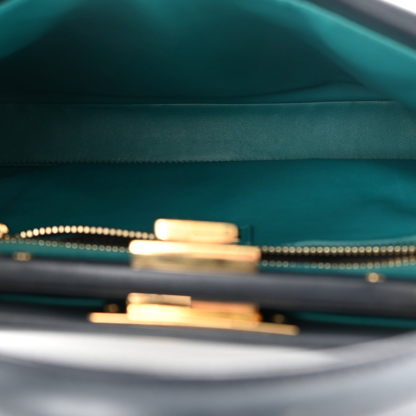 Vitello Morgan Shiny Nappa Medium Peekaboo Iconic Satchel Lavagna Lago