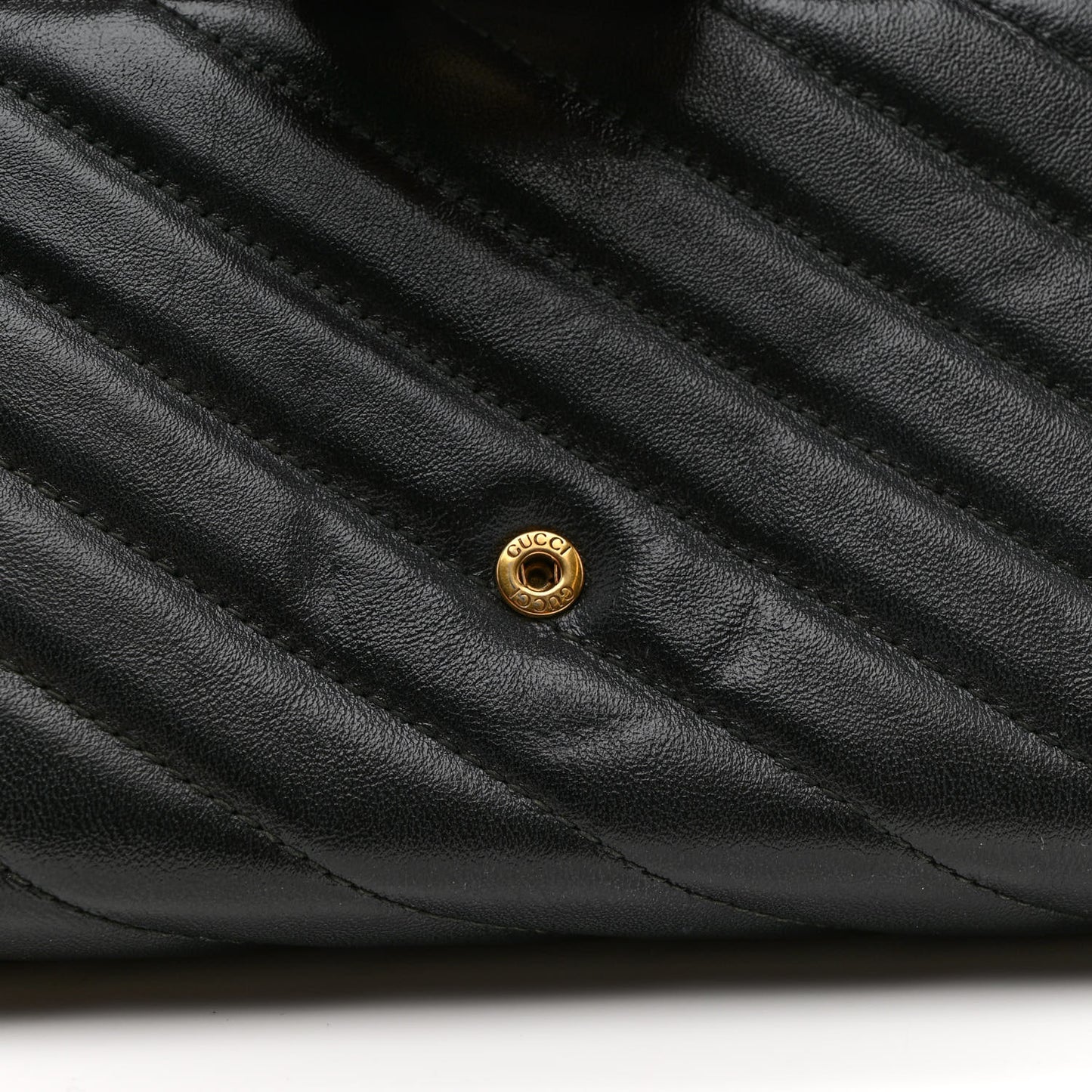 Vintage Effect Calfskin Matelasse Diagonal Torchon GG Marmont Chain Wallet Black Romantic Cherry