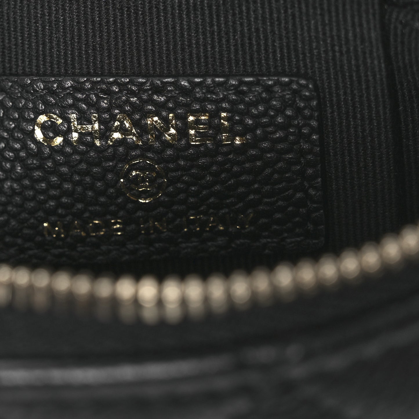 Caviar Quilted Small Vertical Coco Beauty Vanity Case With Chain Black